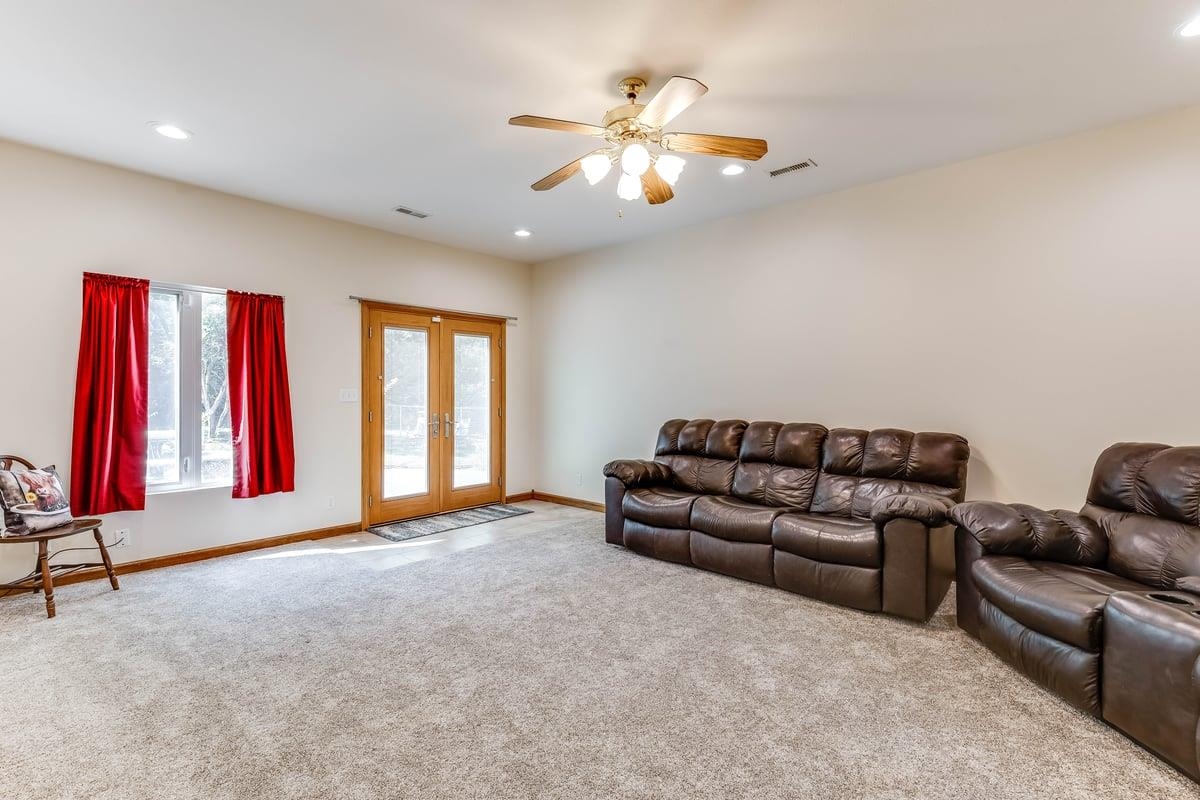 3905 Meadow Ridge Ln Property Photo 20