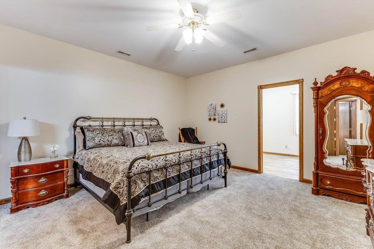 3905 Meadow Ridge Ln Property Photo 25