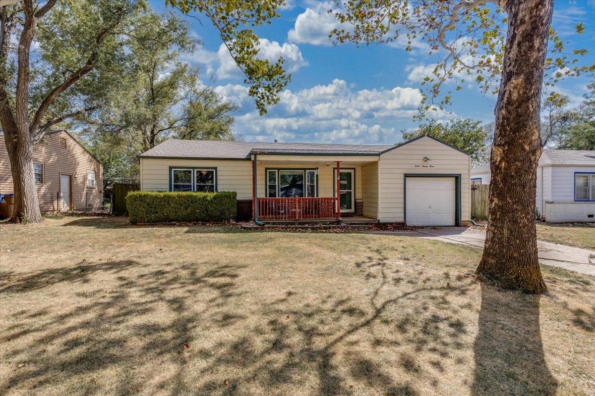 1223 Cloverdale Property Photo 1