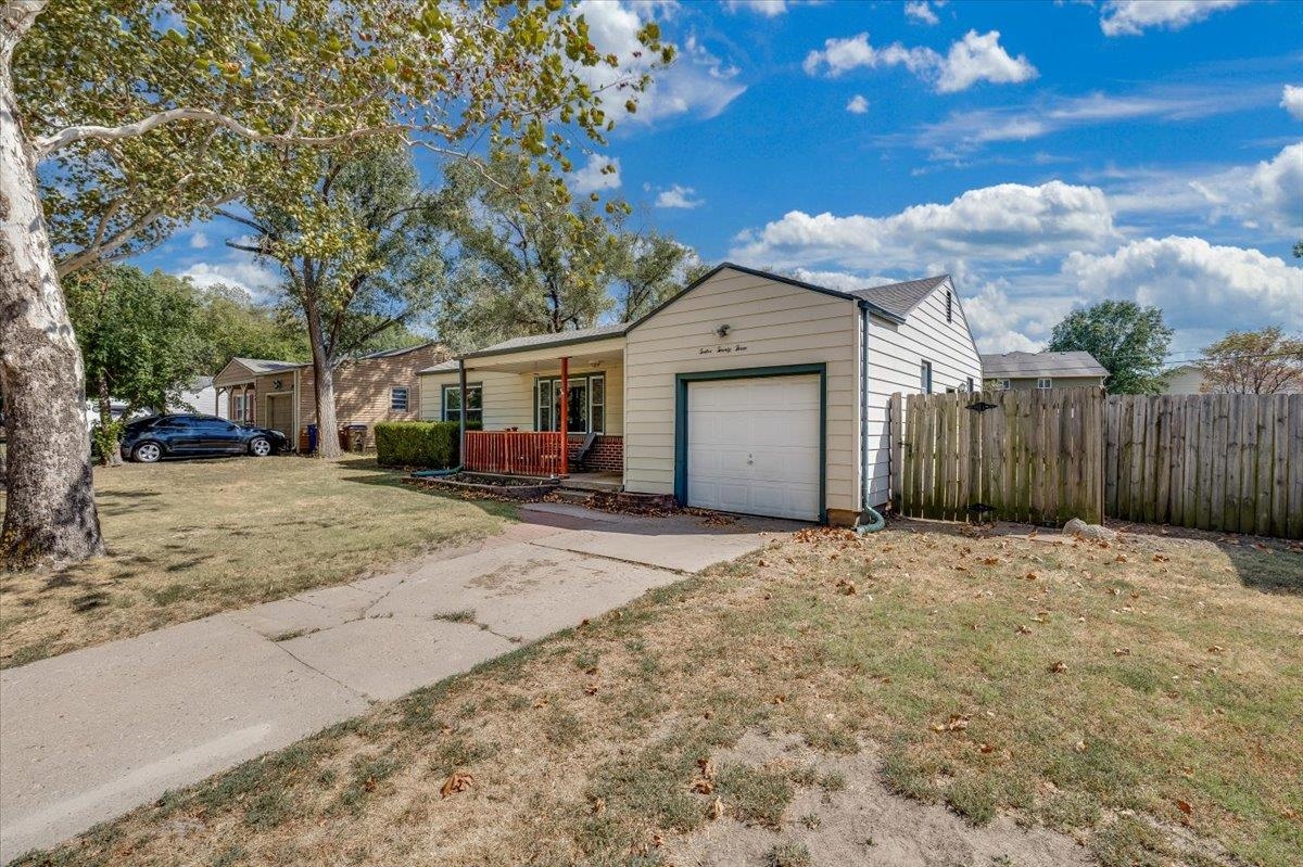 1223 Cloverdale Property Photo 2