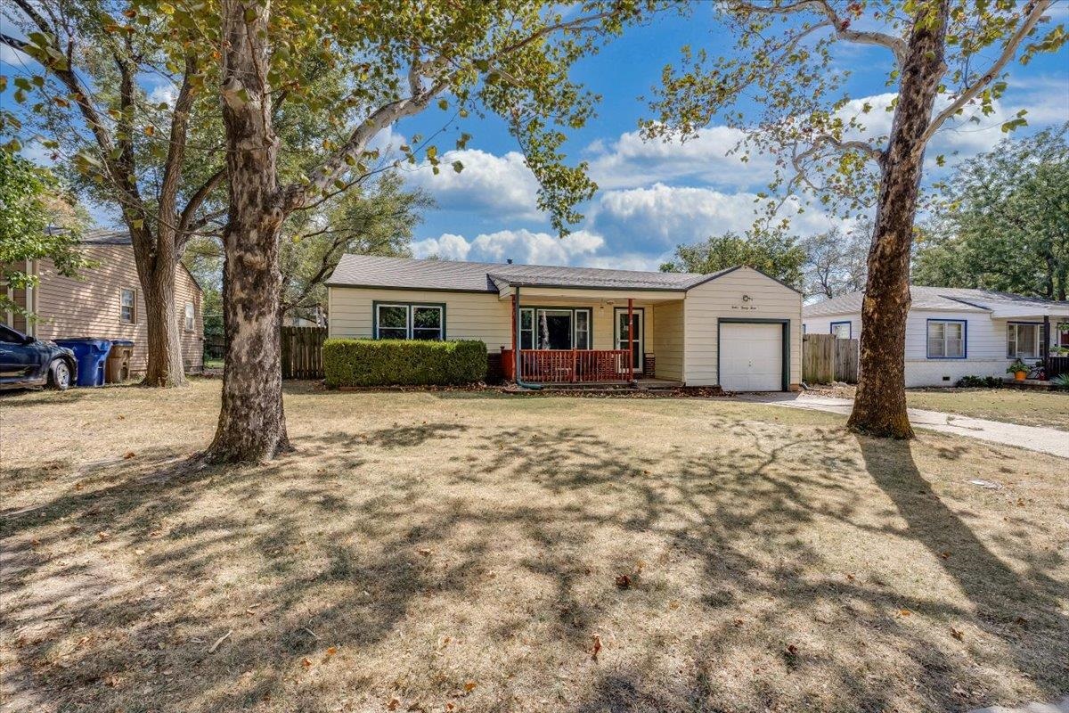 1223 Cloverdale Property Photo 3