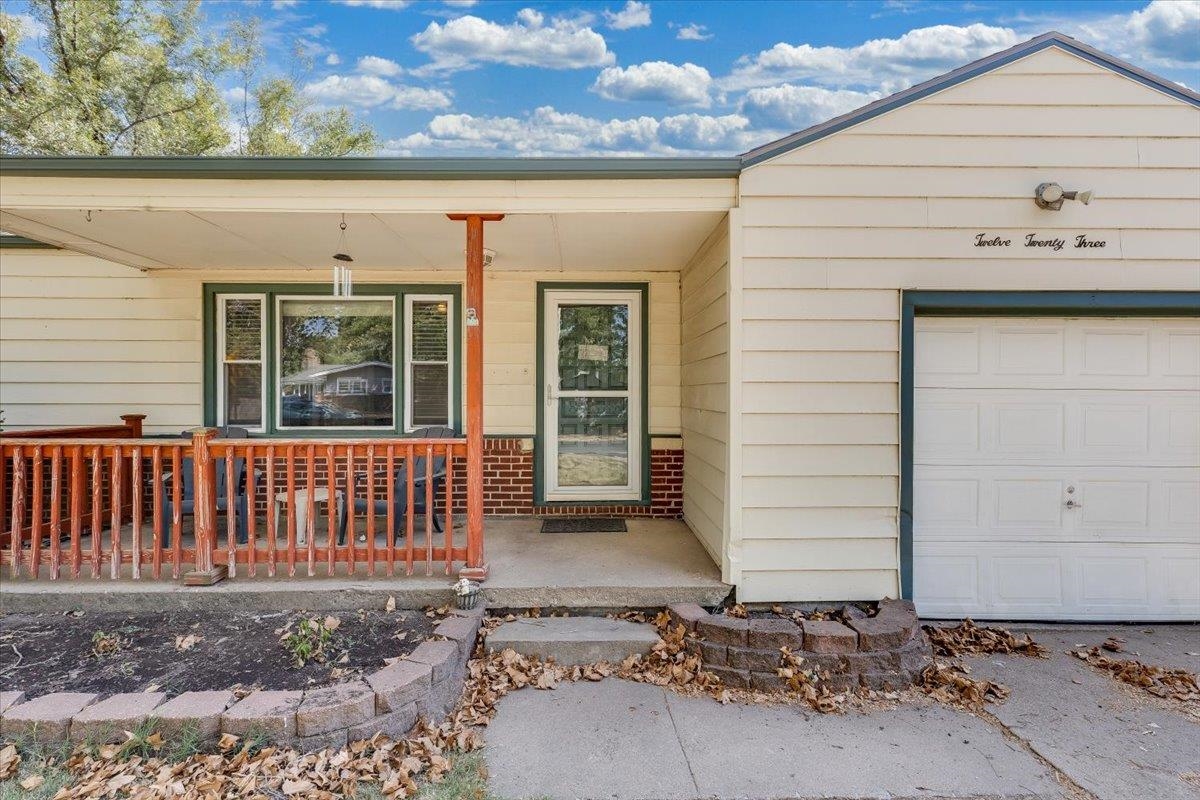 1223 Cloverdale Property Photo 4