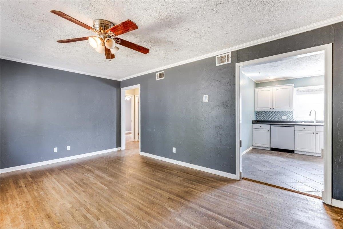1223 Cloverdale Property Photo 5