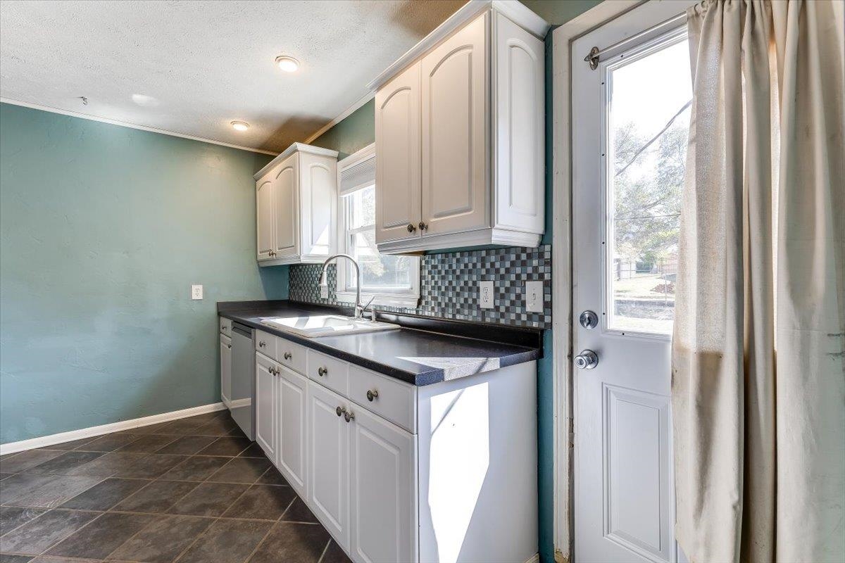 1223 Cloverdale Property Photo 11