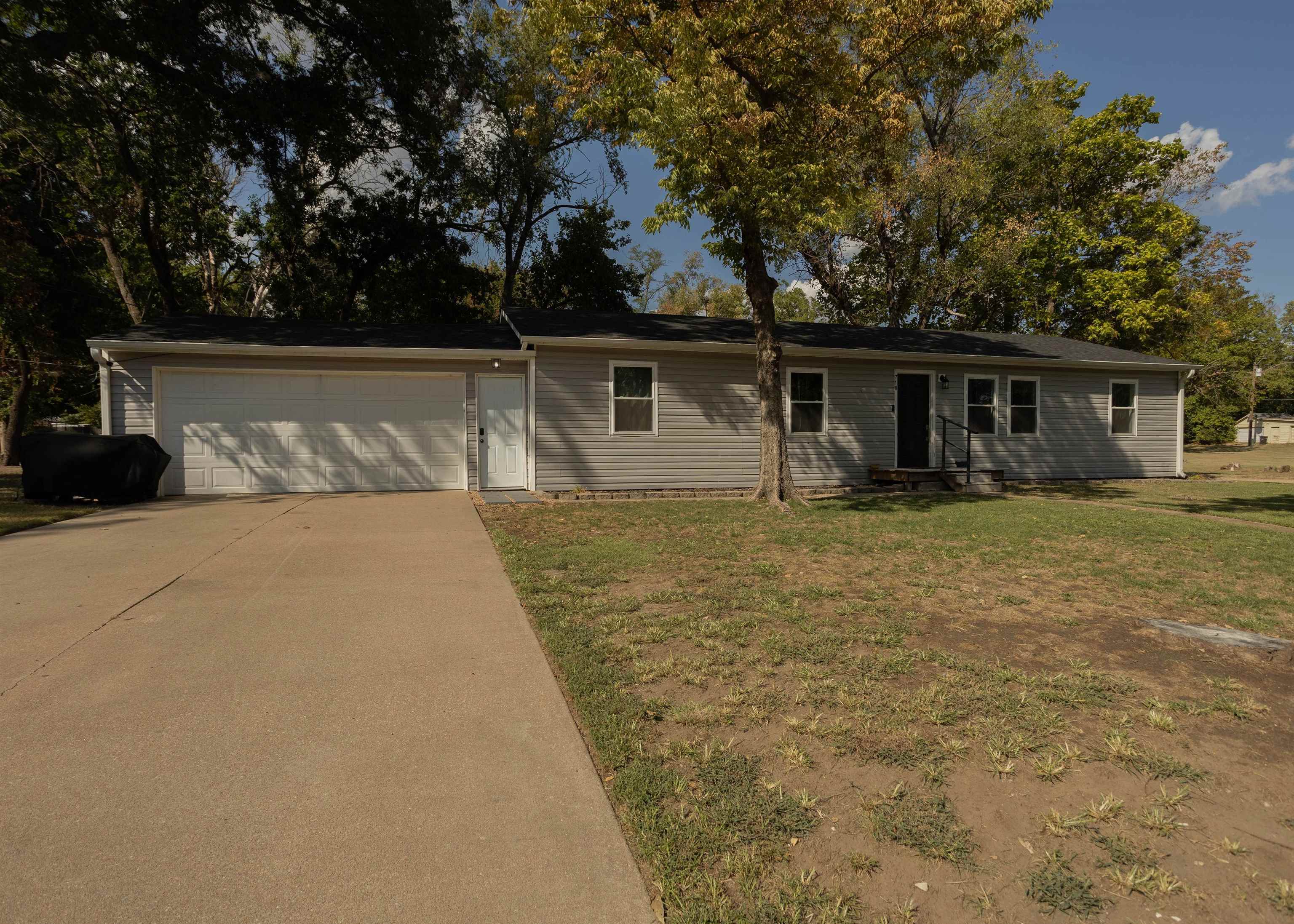 710 W Vine Property Photo 1