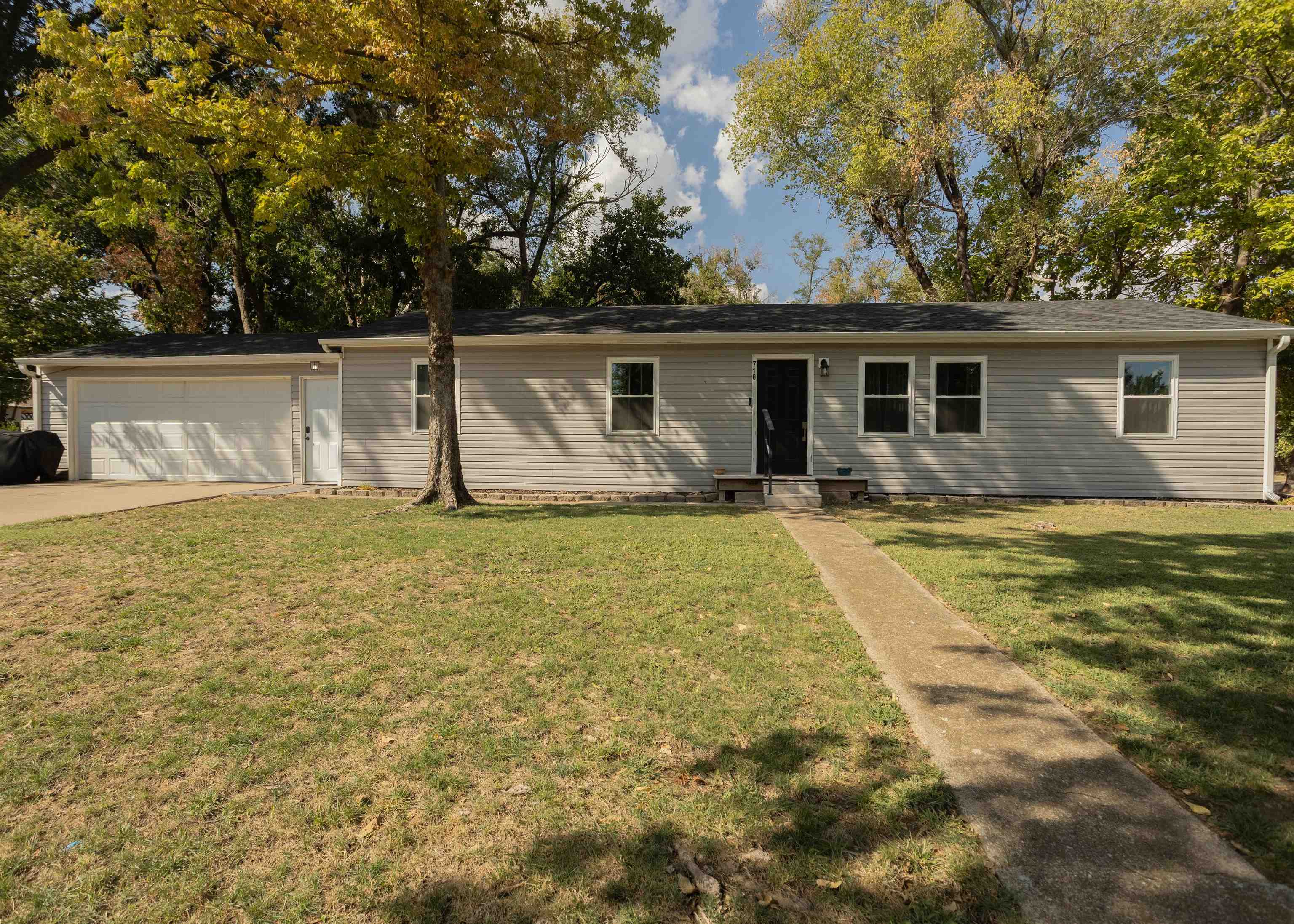 710 W Vine Property Photo 2