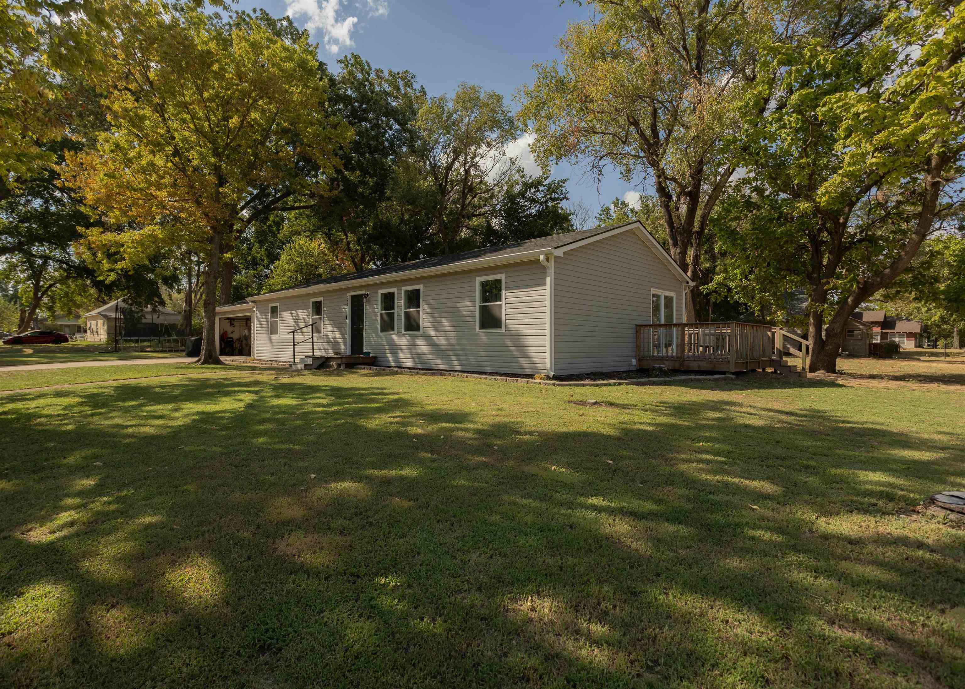 710 W Vine Property Photo 3