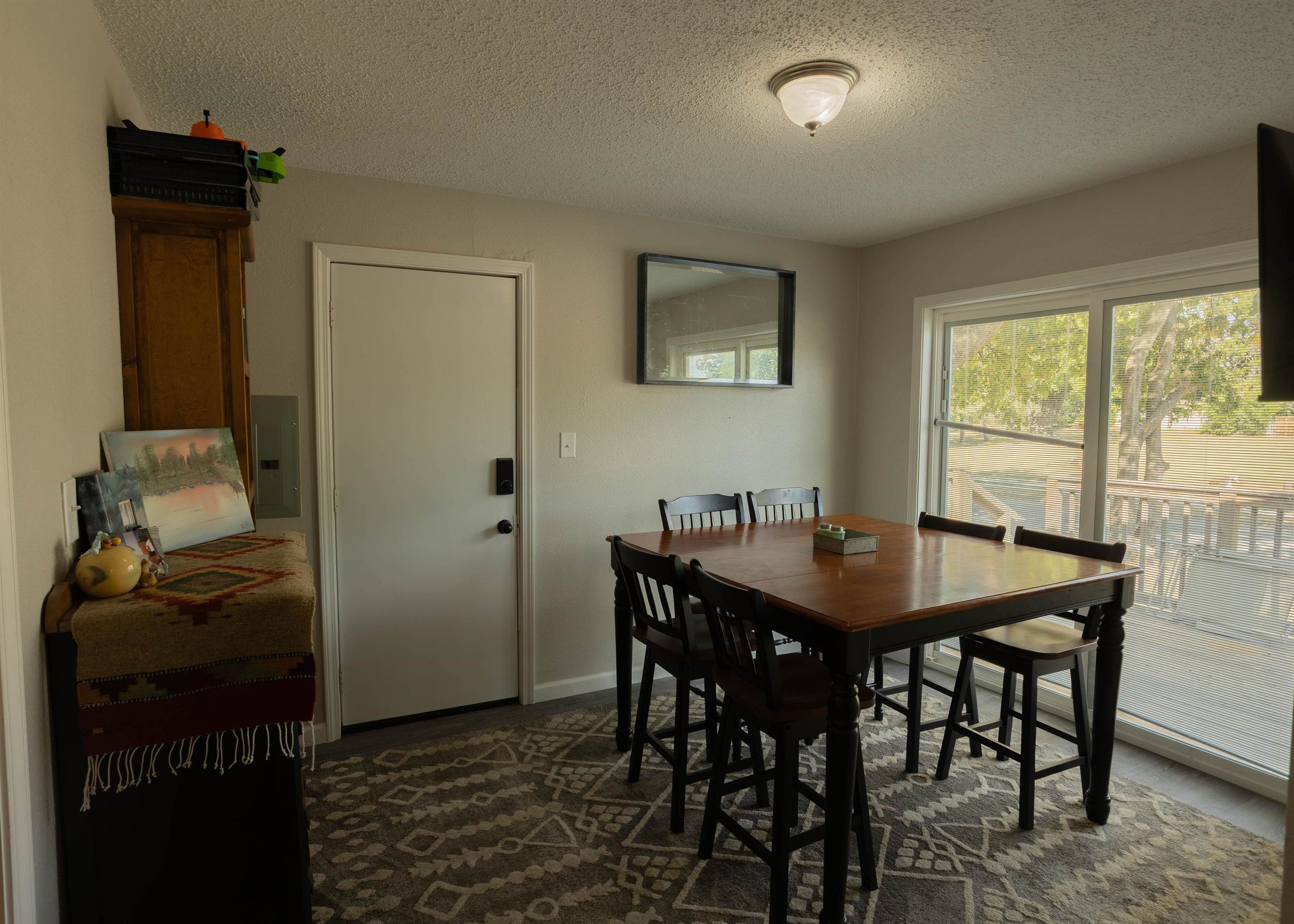 710 W Vine Property Photo 8
