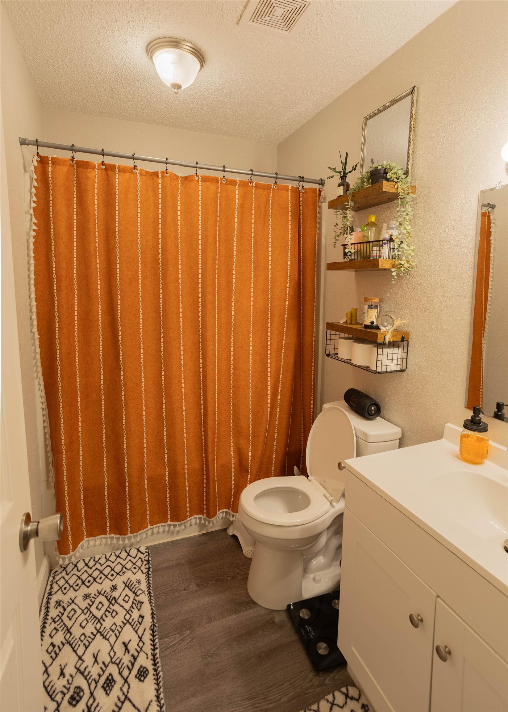 710 W Vine Property Photo 13