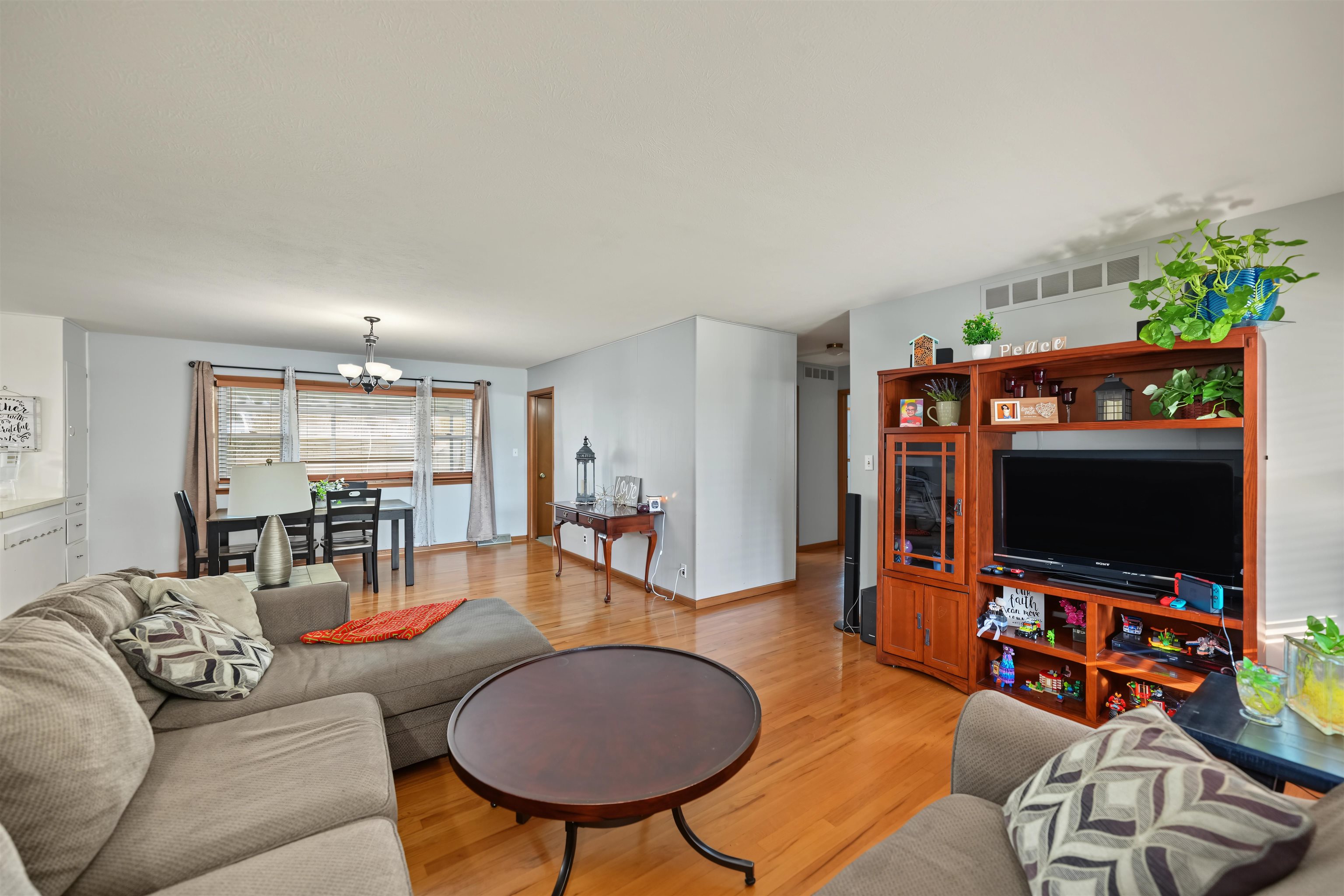 2181 Kensington Rd Property Photo 3