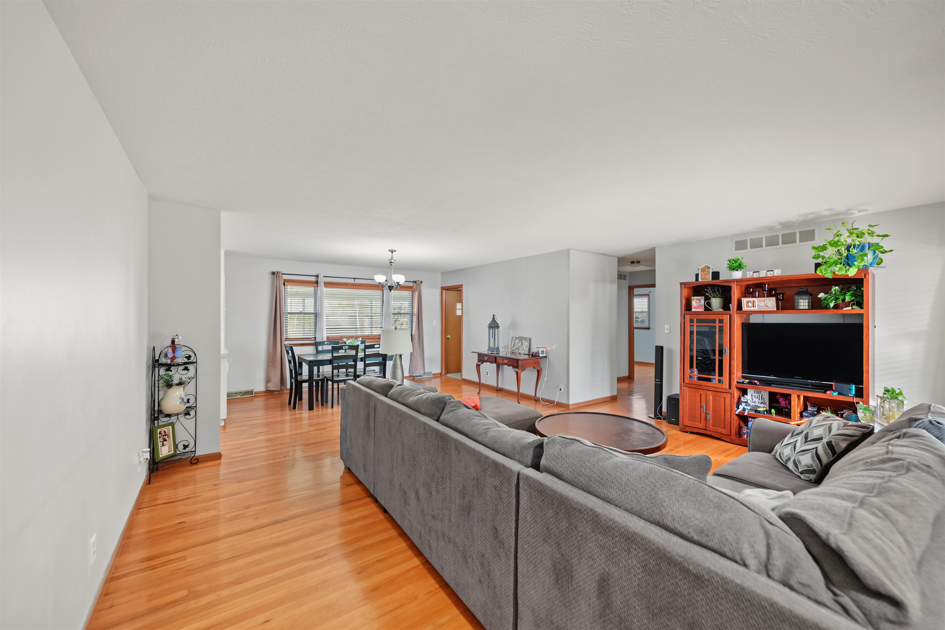 2181 Kensington Rd Property Photo 4
