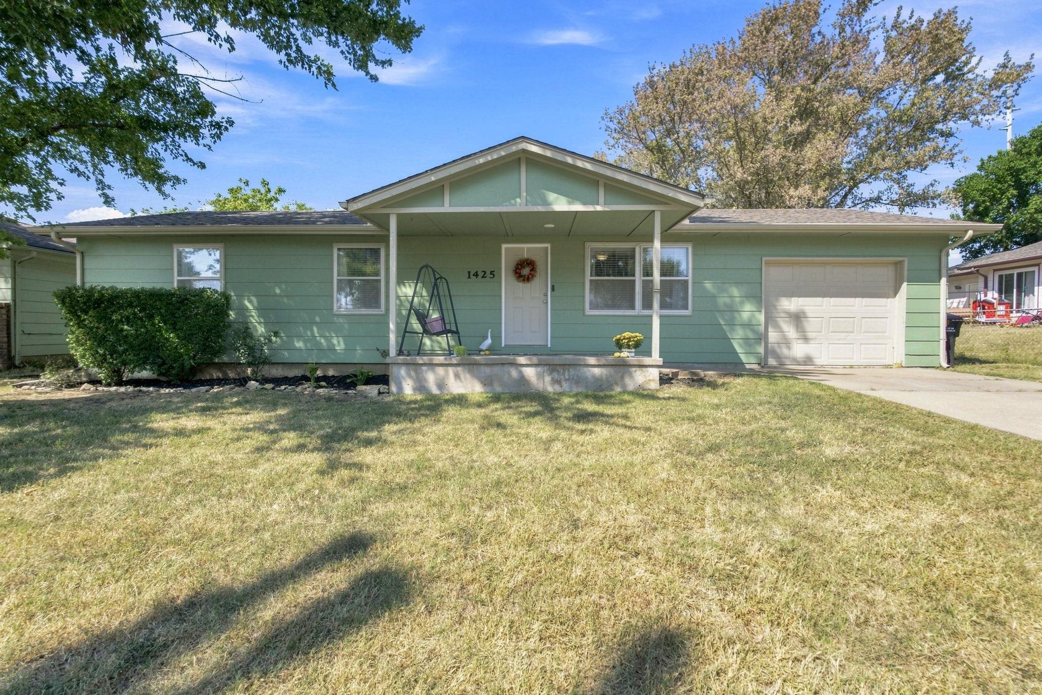 1425 Spencer St Property Photo 3