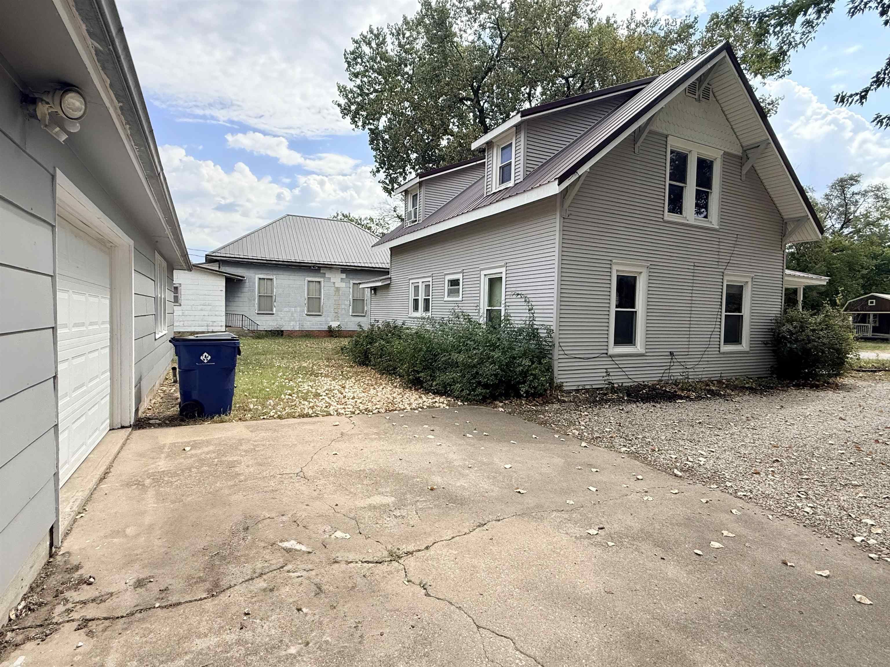 214 W Main Property Photo 19