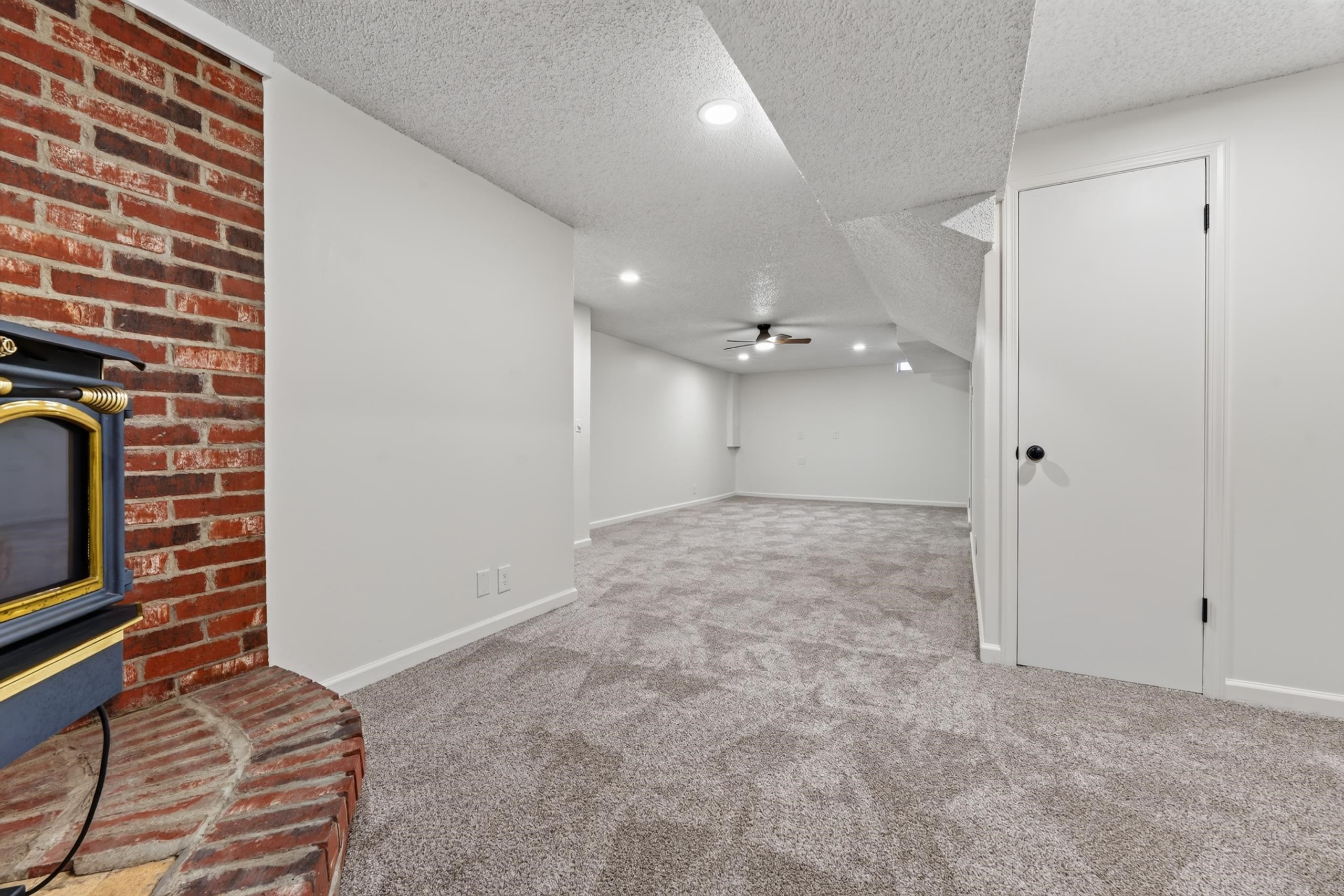 715 W Mona St Property Photo 17