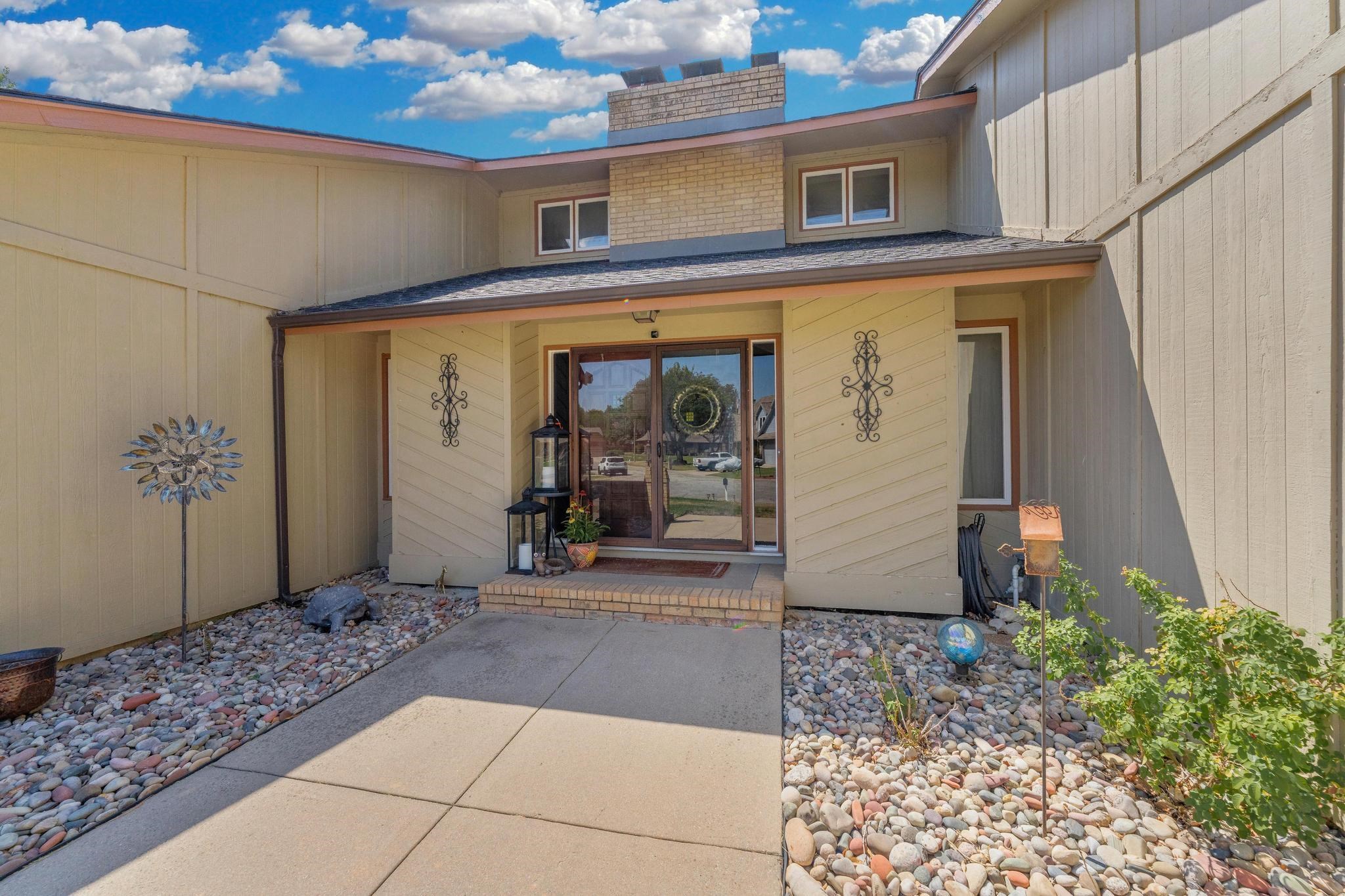 1709 N Amarado Property Photo 2