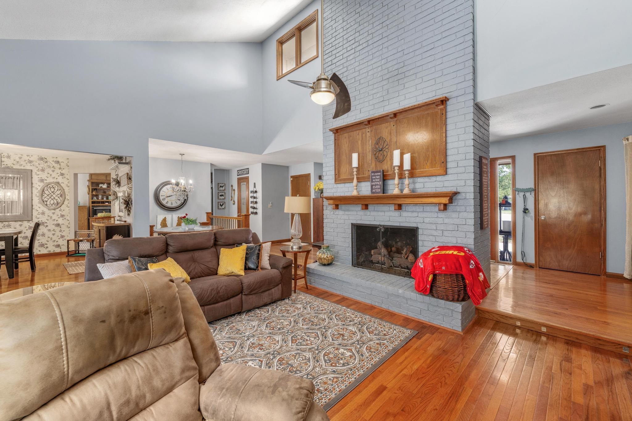 1709 N Amarado Property Photo 4