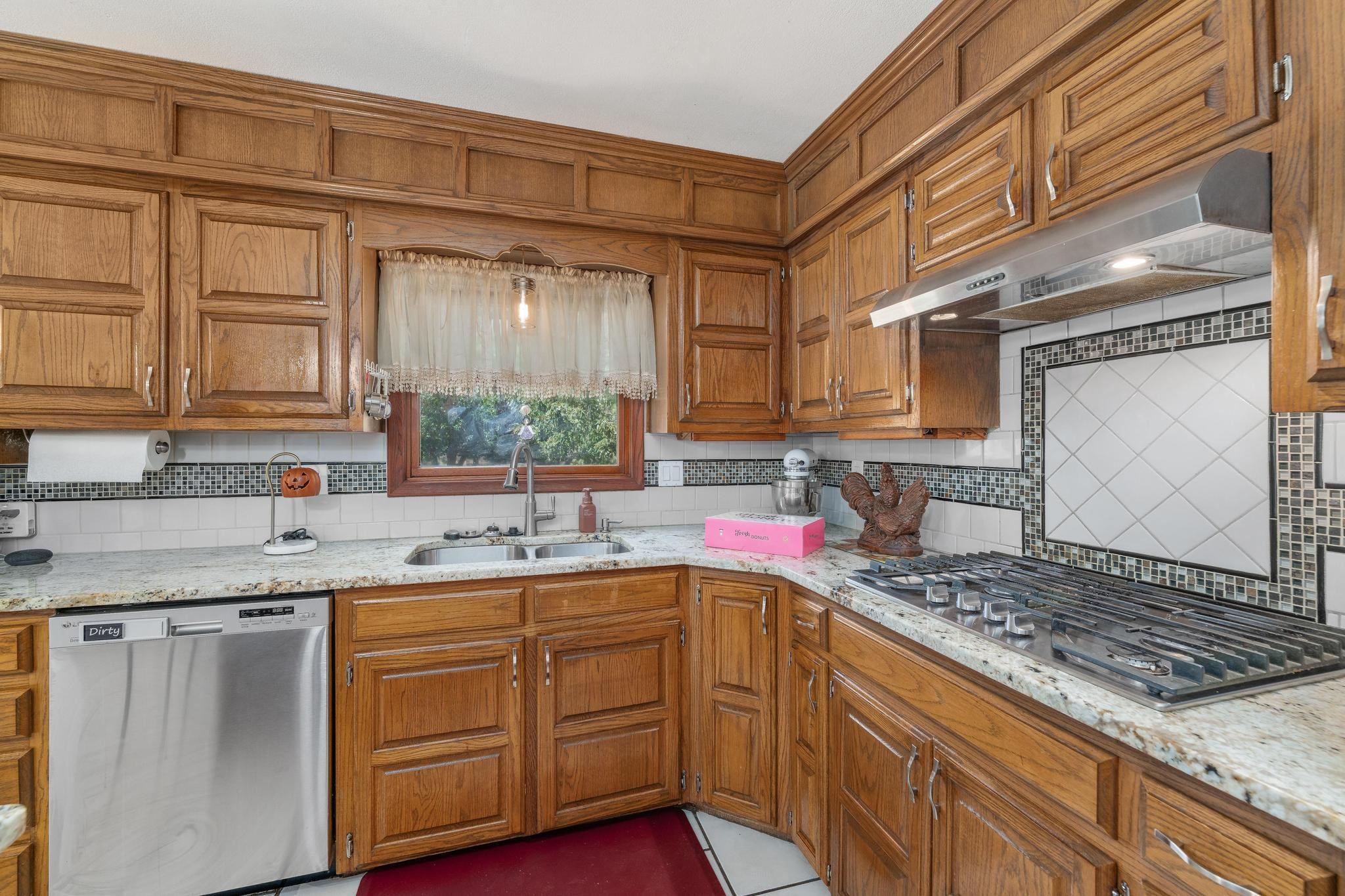 1709 N Amarado Property Photo 11