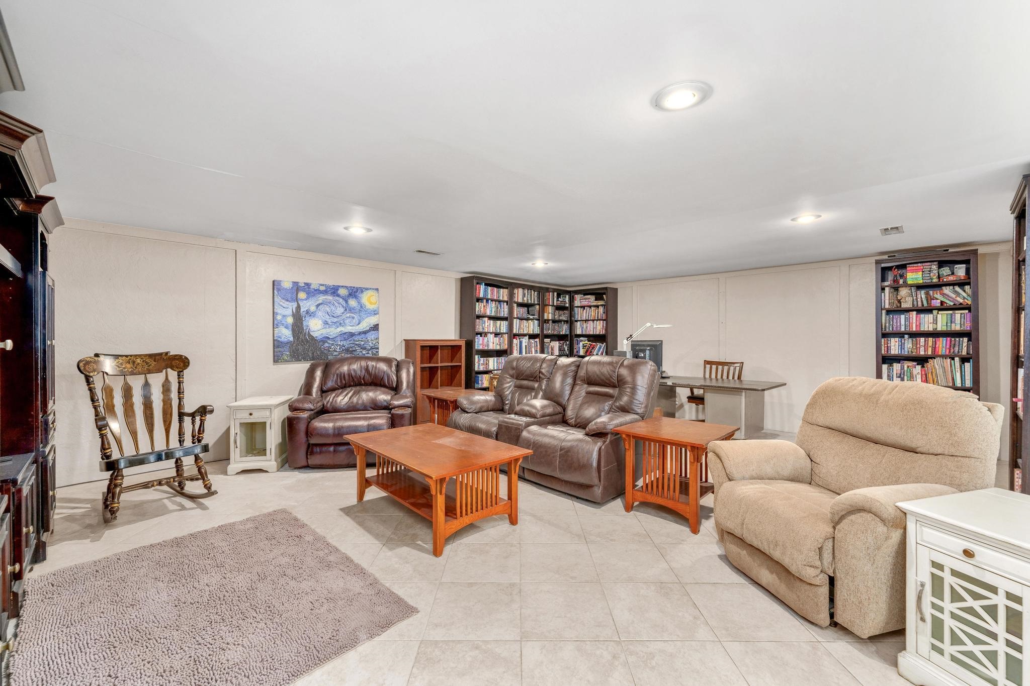 1709 N Amarado Property Photo 25