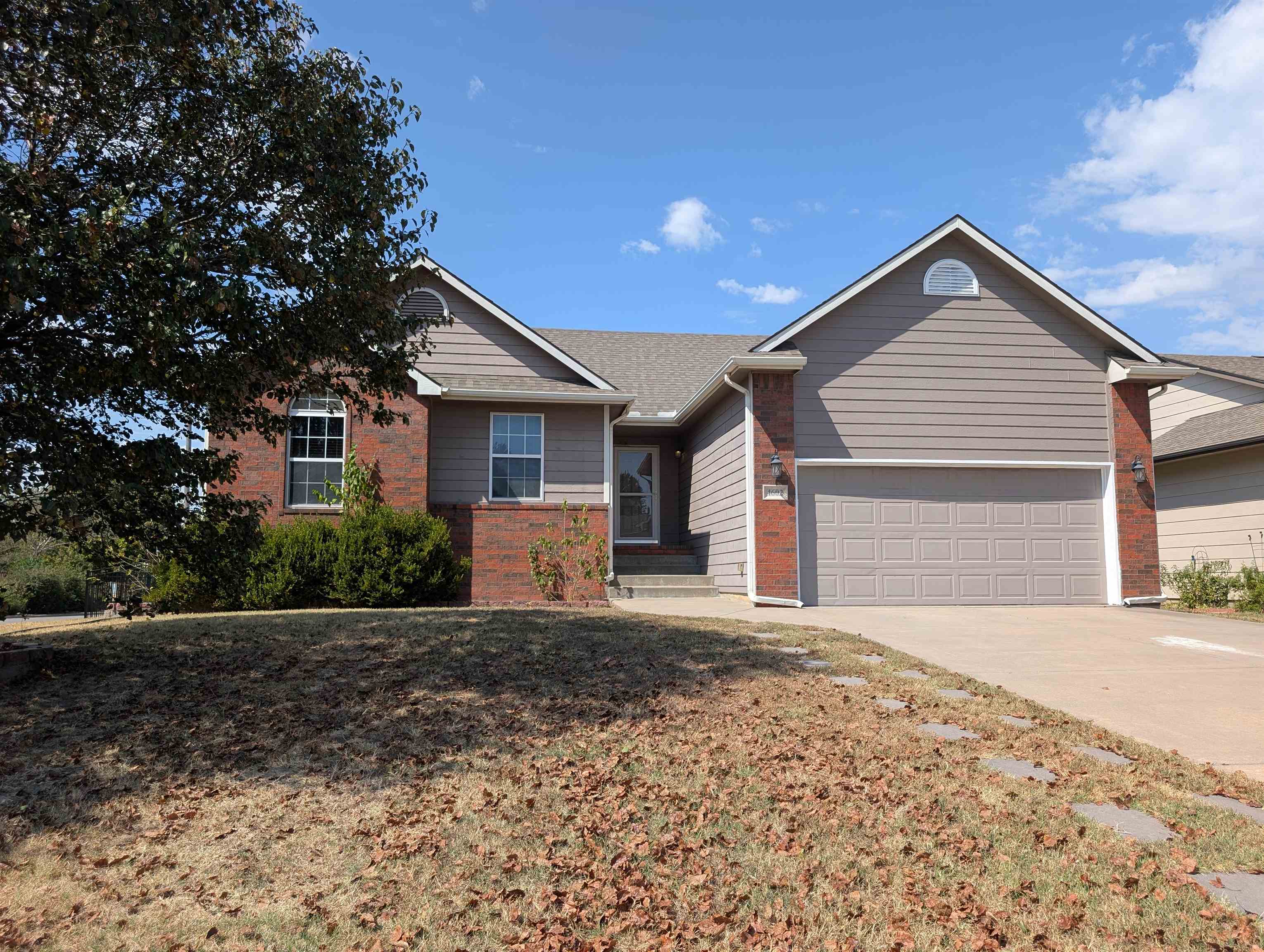 4602 E Willow Point Ct Property Photo 1