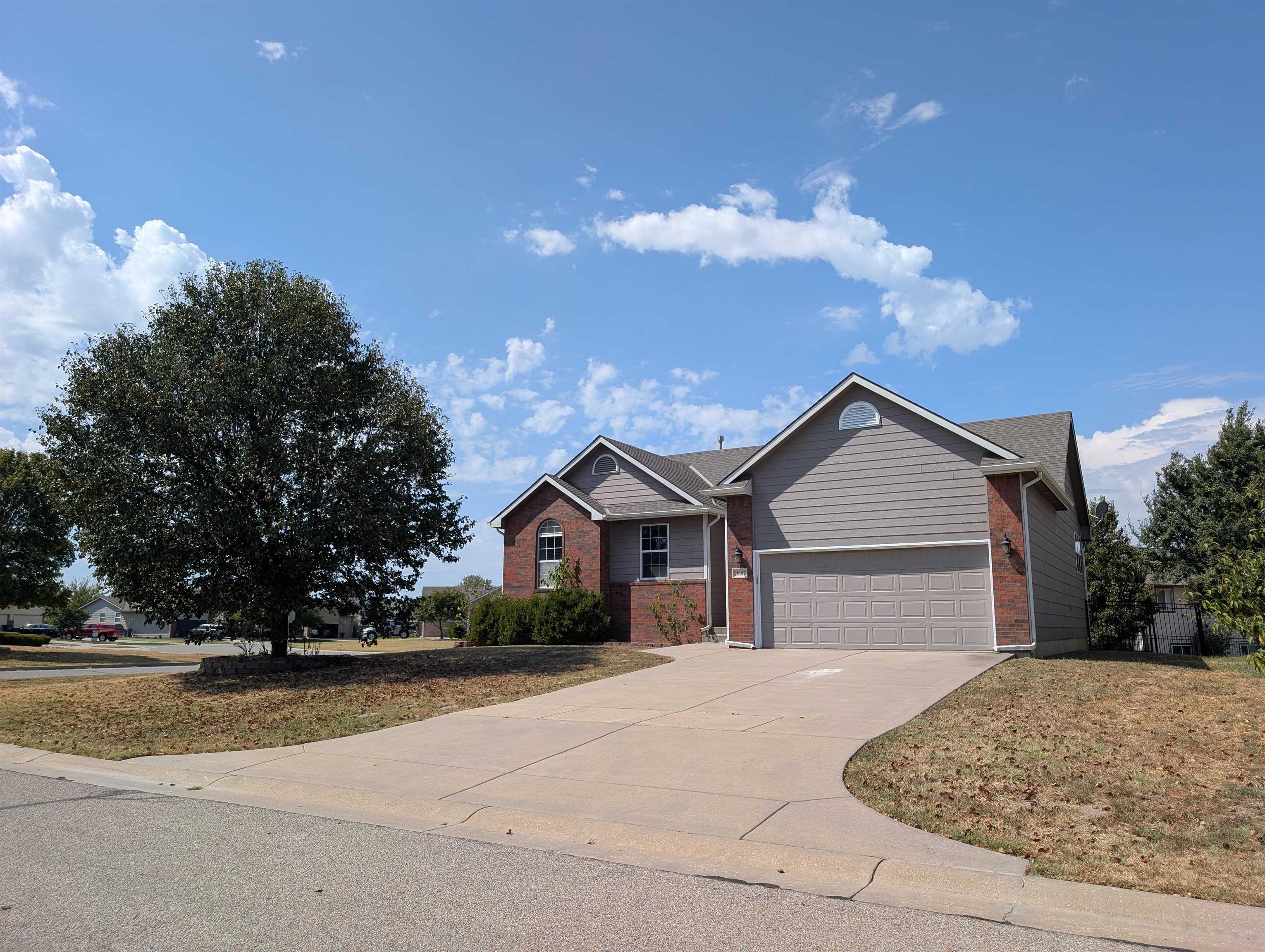 4602 E Willow Point Ct Property Photo 2