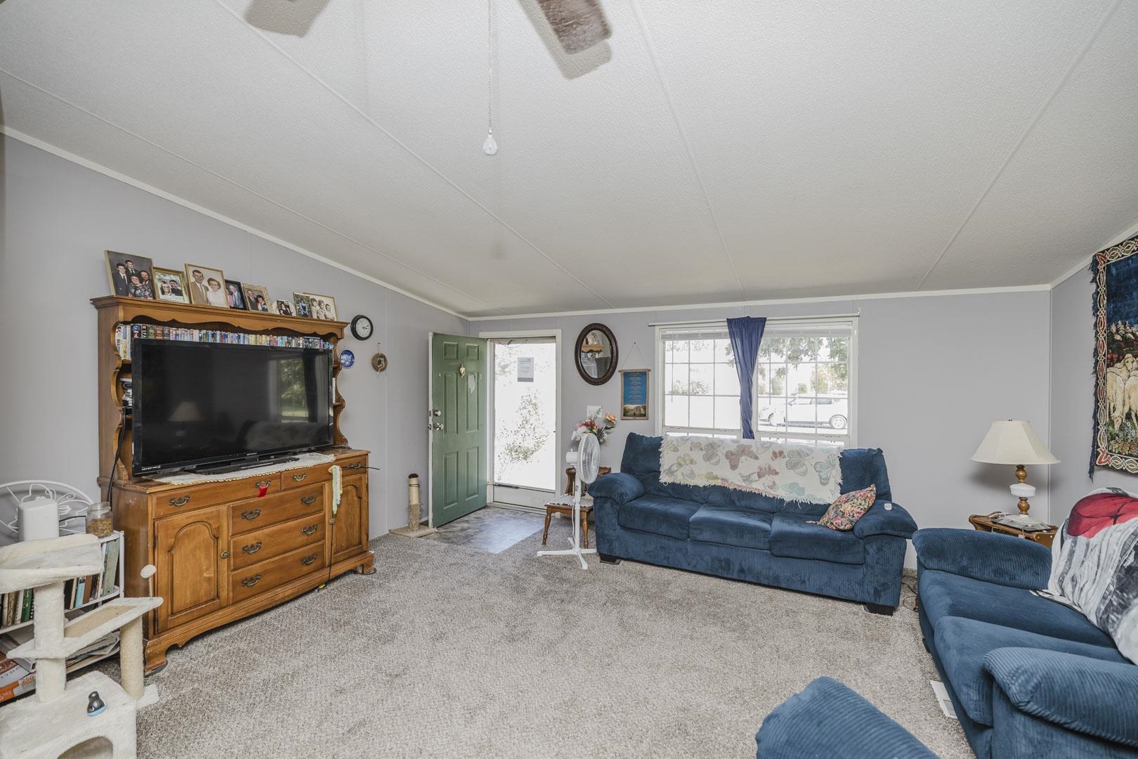 5409 S Vine St. Property Photo 3