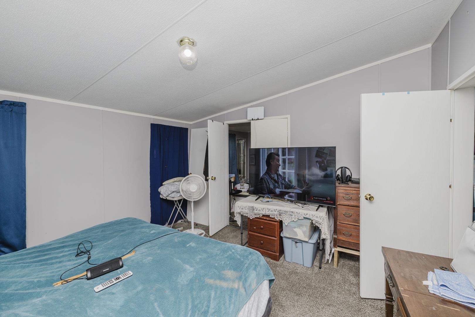 5409 S Vine St. Property Photo 11