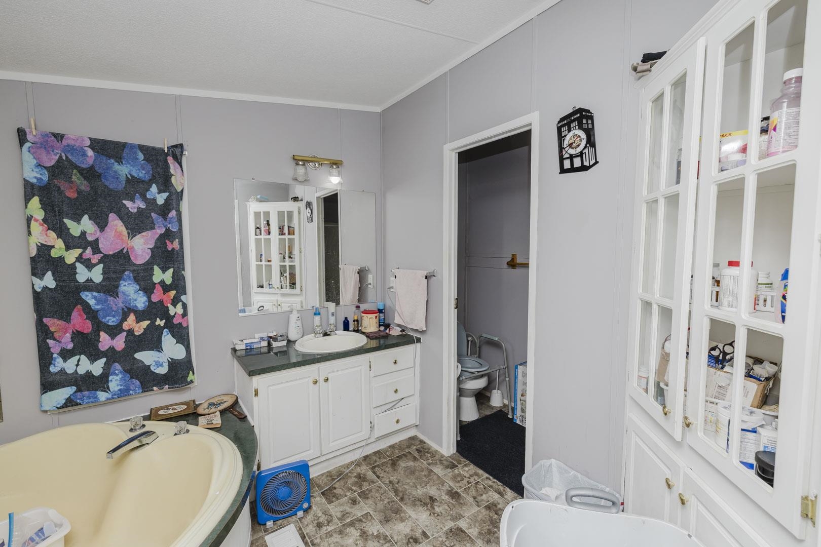 5409 S Vine St. Property Photo 13