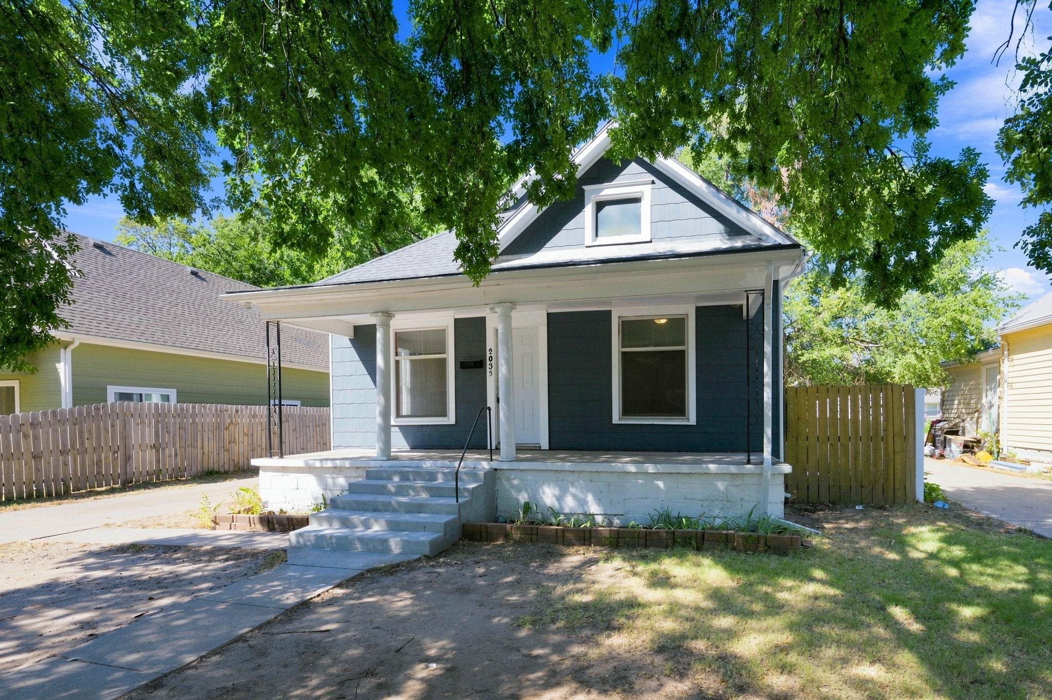 2035 N Park Place Property Photo 3