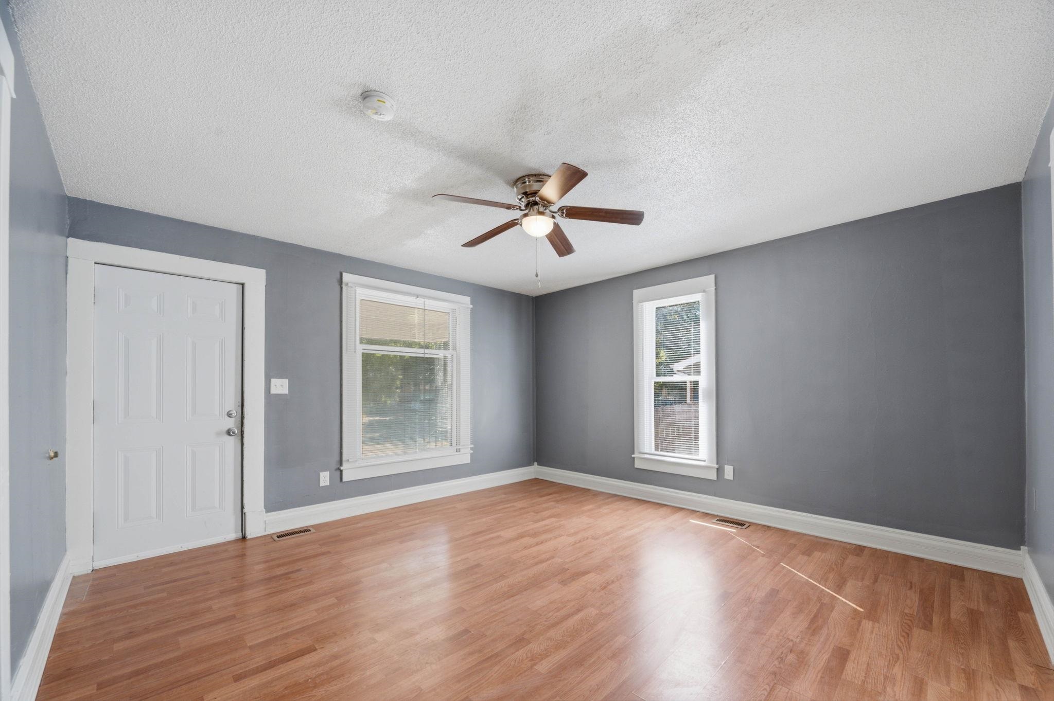 2035 N Park Place Property Photo 5