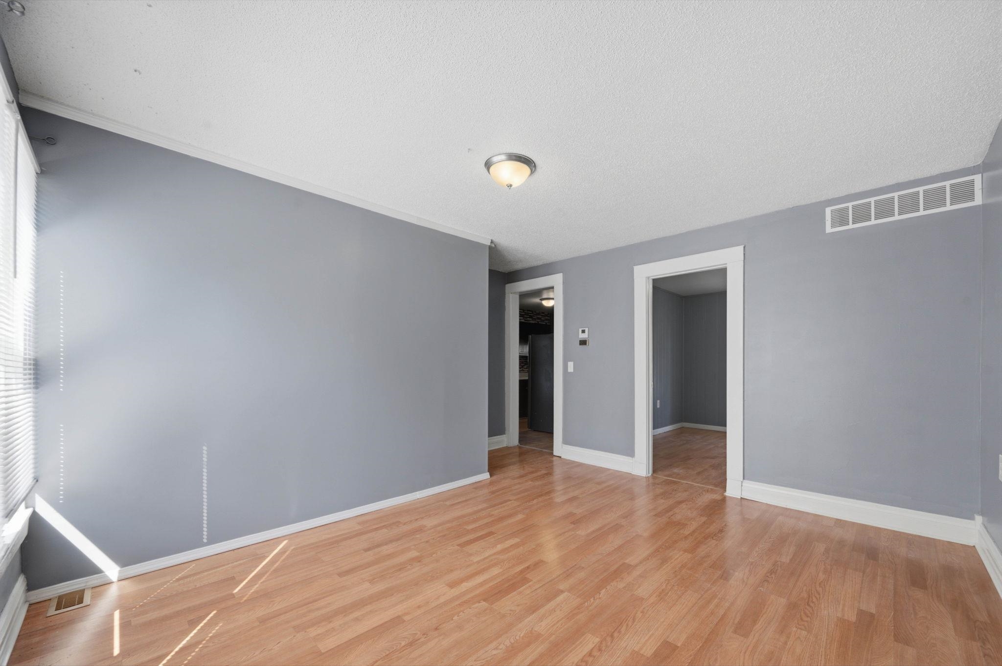 2035 N Park Place Property Photo 9