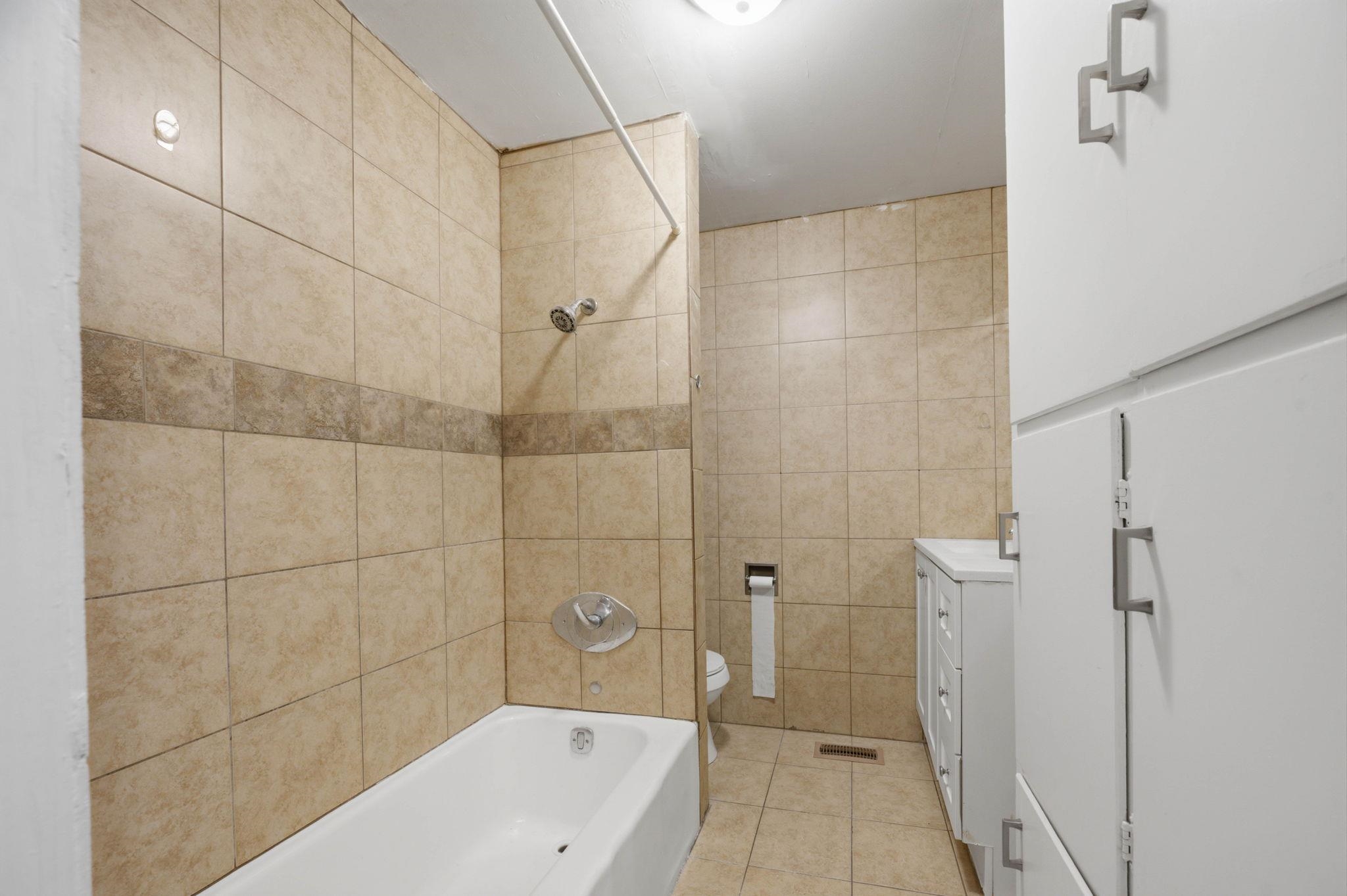 2035 N Park Place Property Photo 15