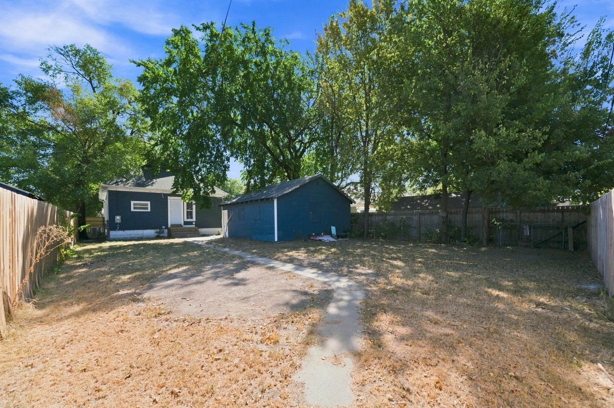 2035 N Park Place Property Photo 22