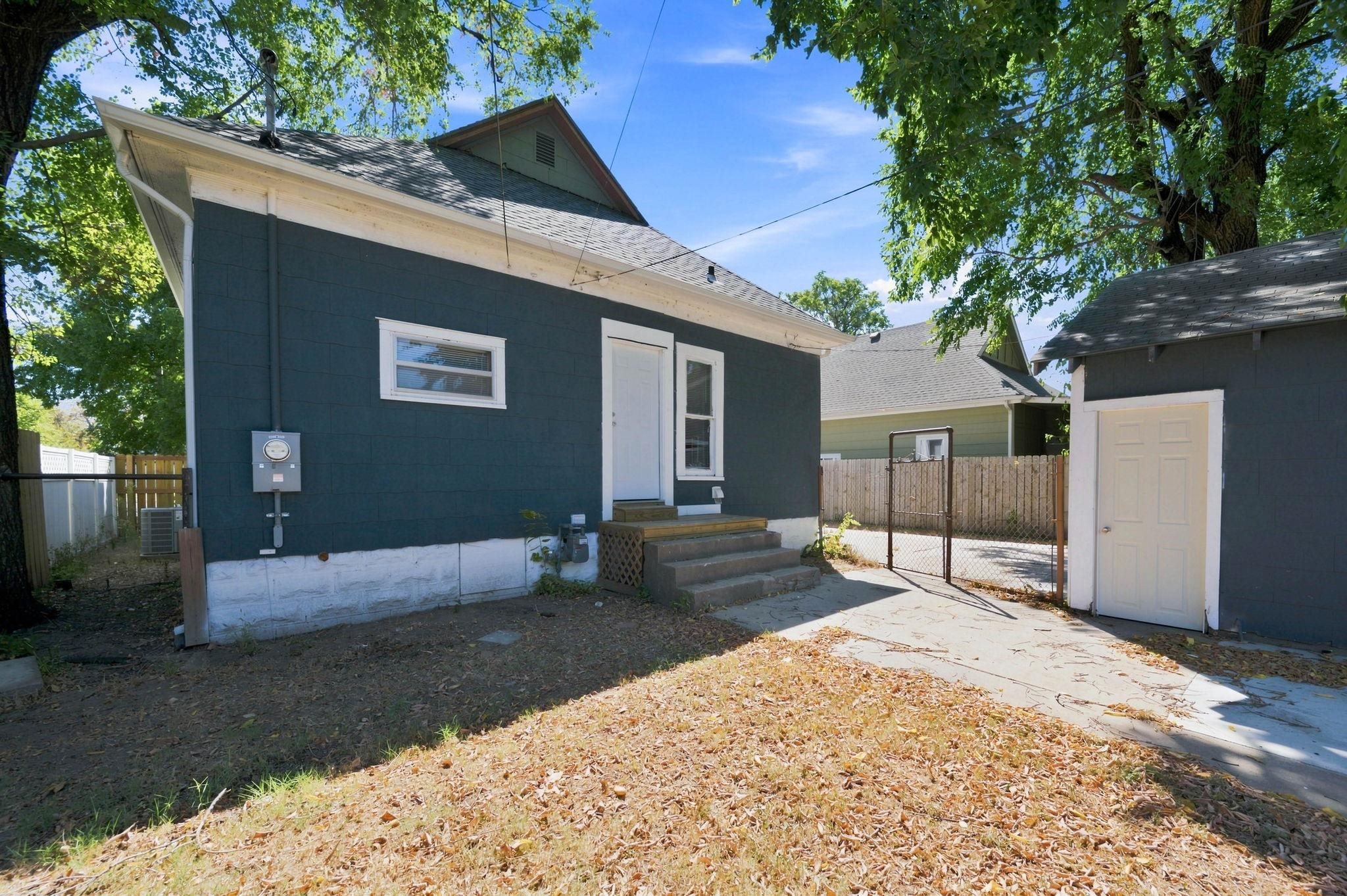 2035 N Park Place Property Photo 24