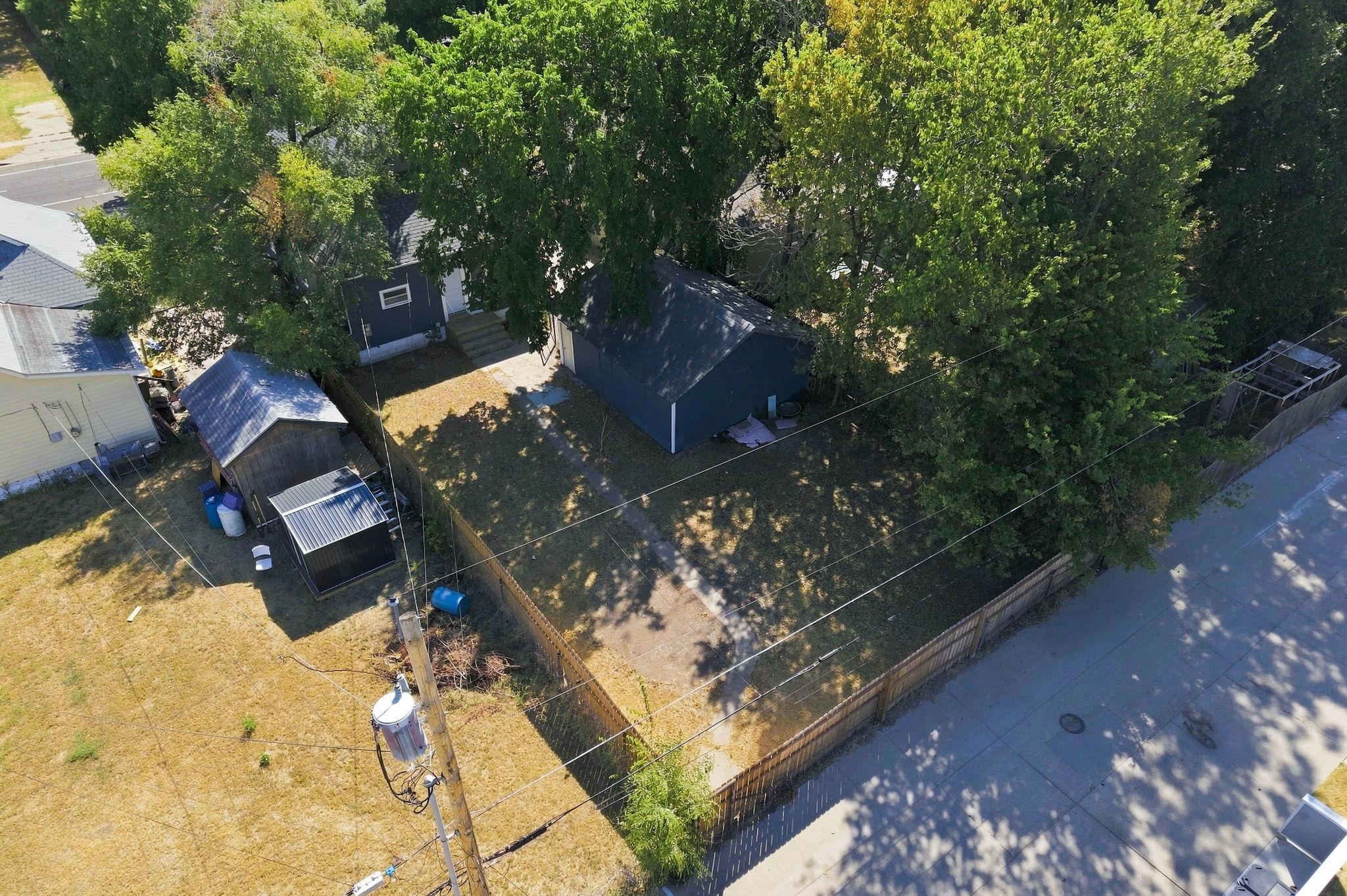 2035 N Park Place Property Photo 25