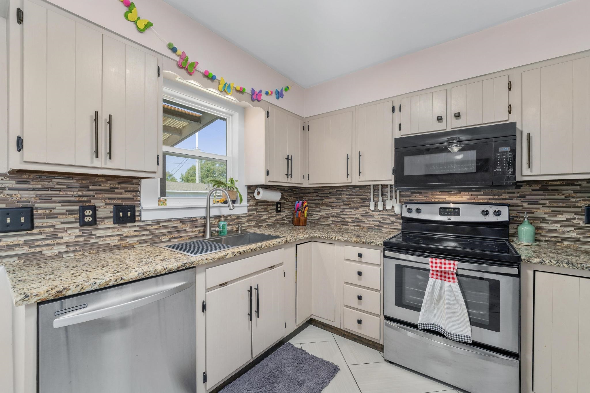 1416 N Park St Property Photo 11