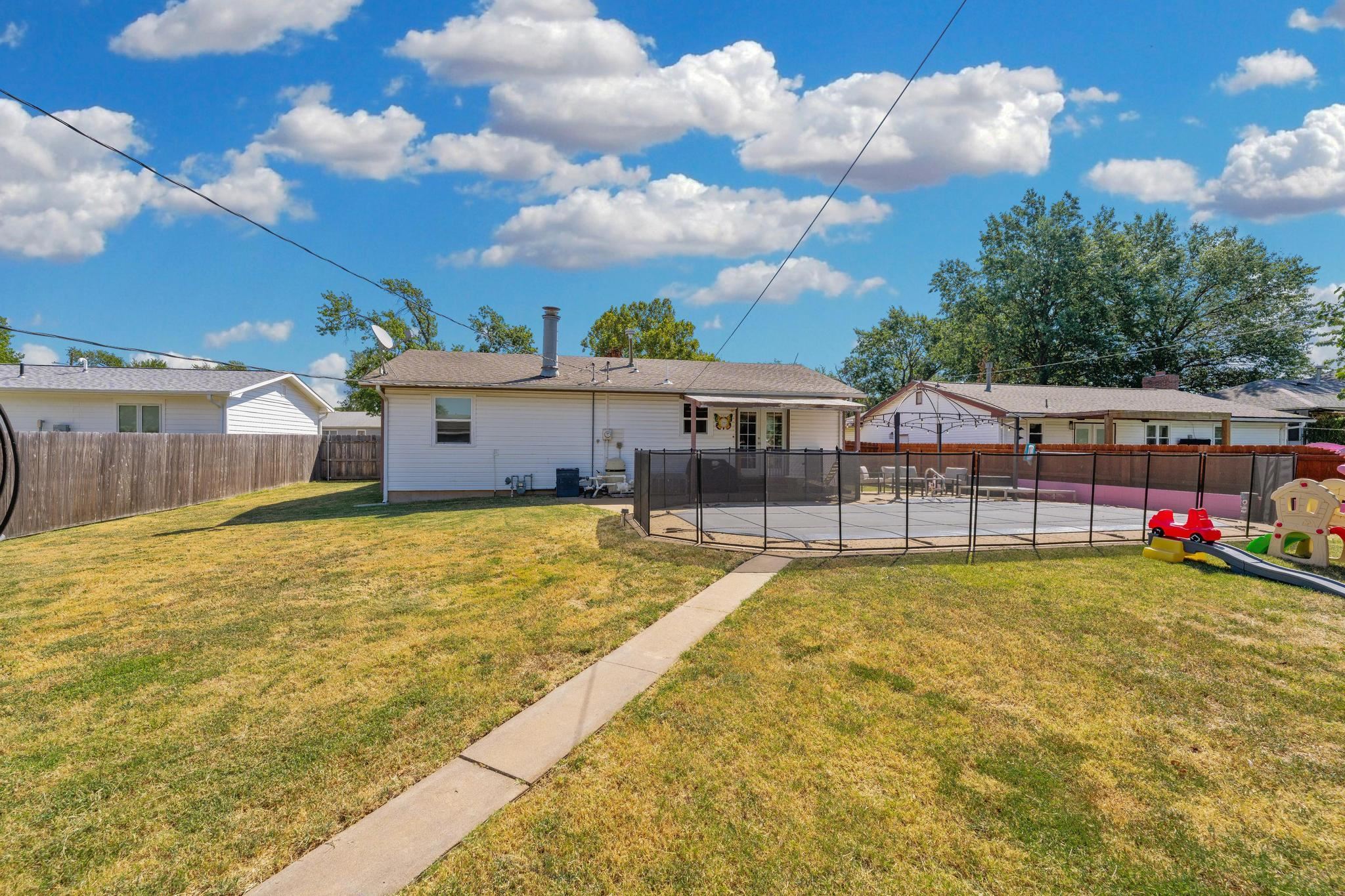 1416 N Park St Property Photo 31