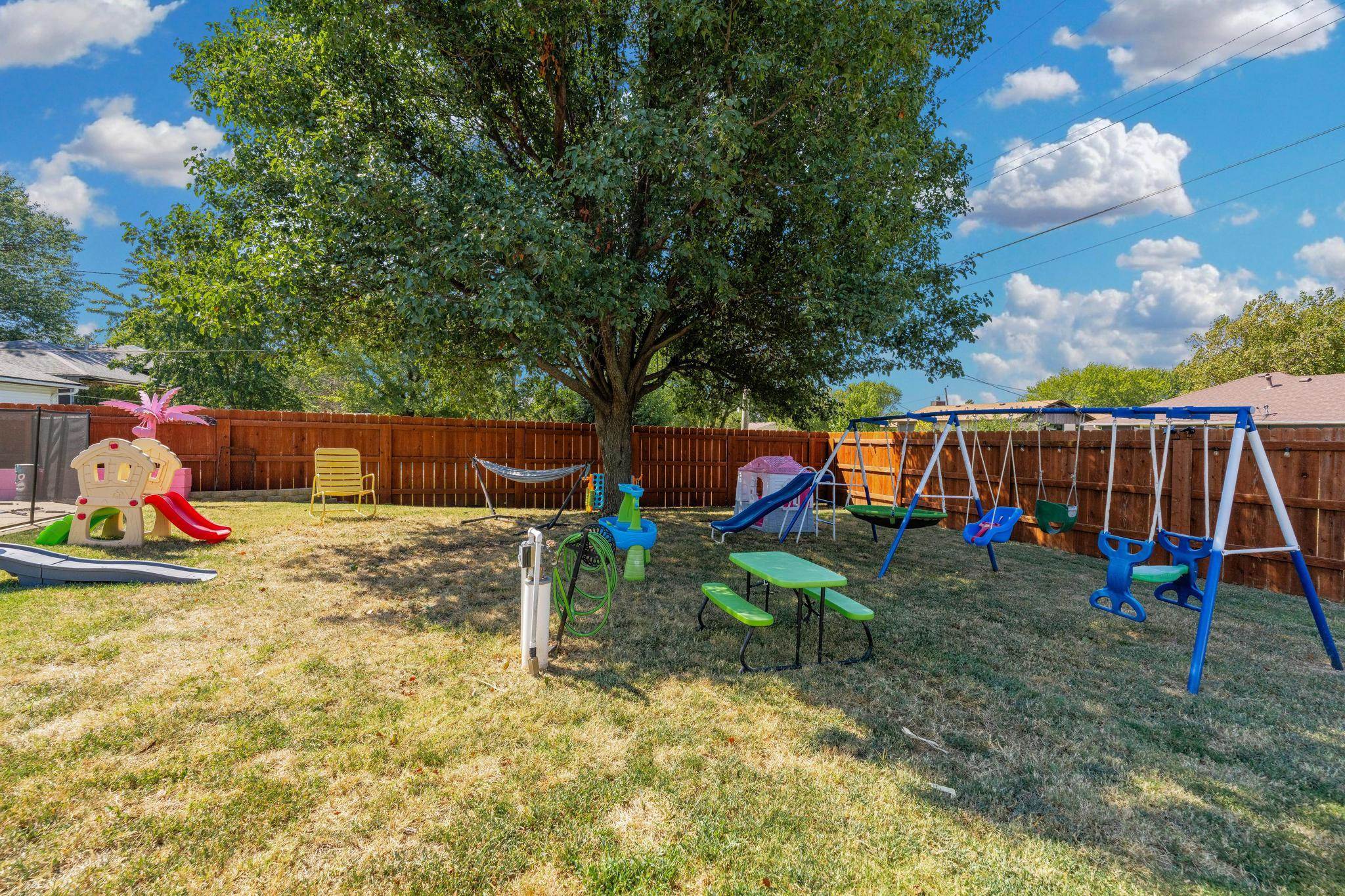1416 N Park St Property Photo 32