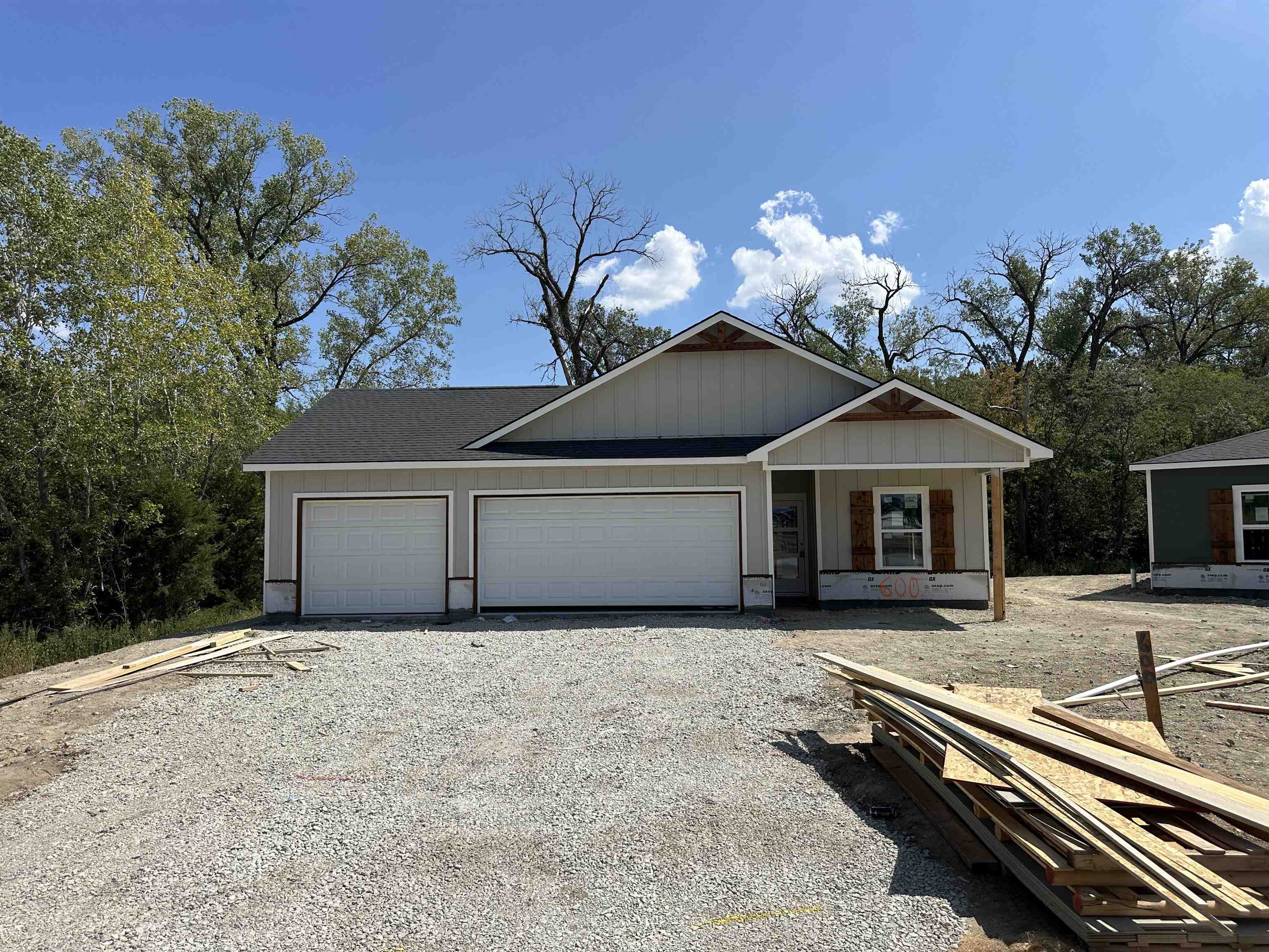 600 W Monticello Ct Property Photo 1