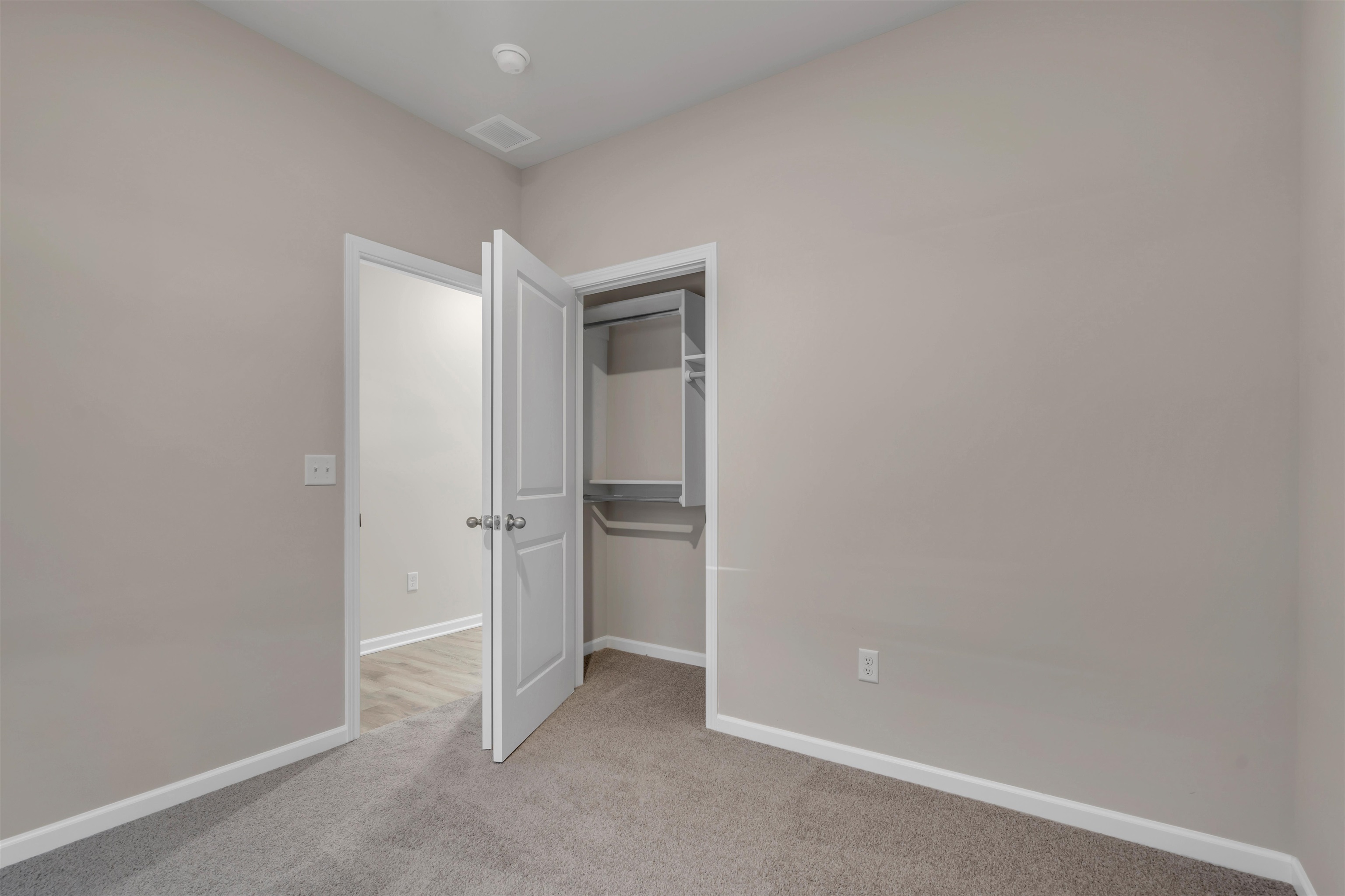 600 W Monticello Ct Property Photo 5