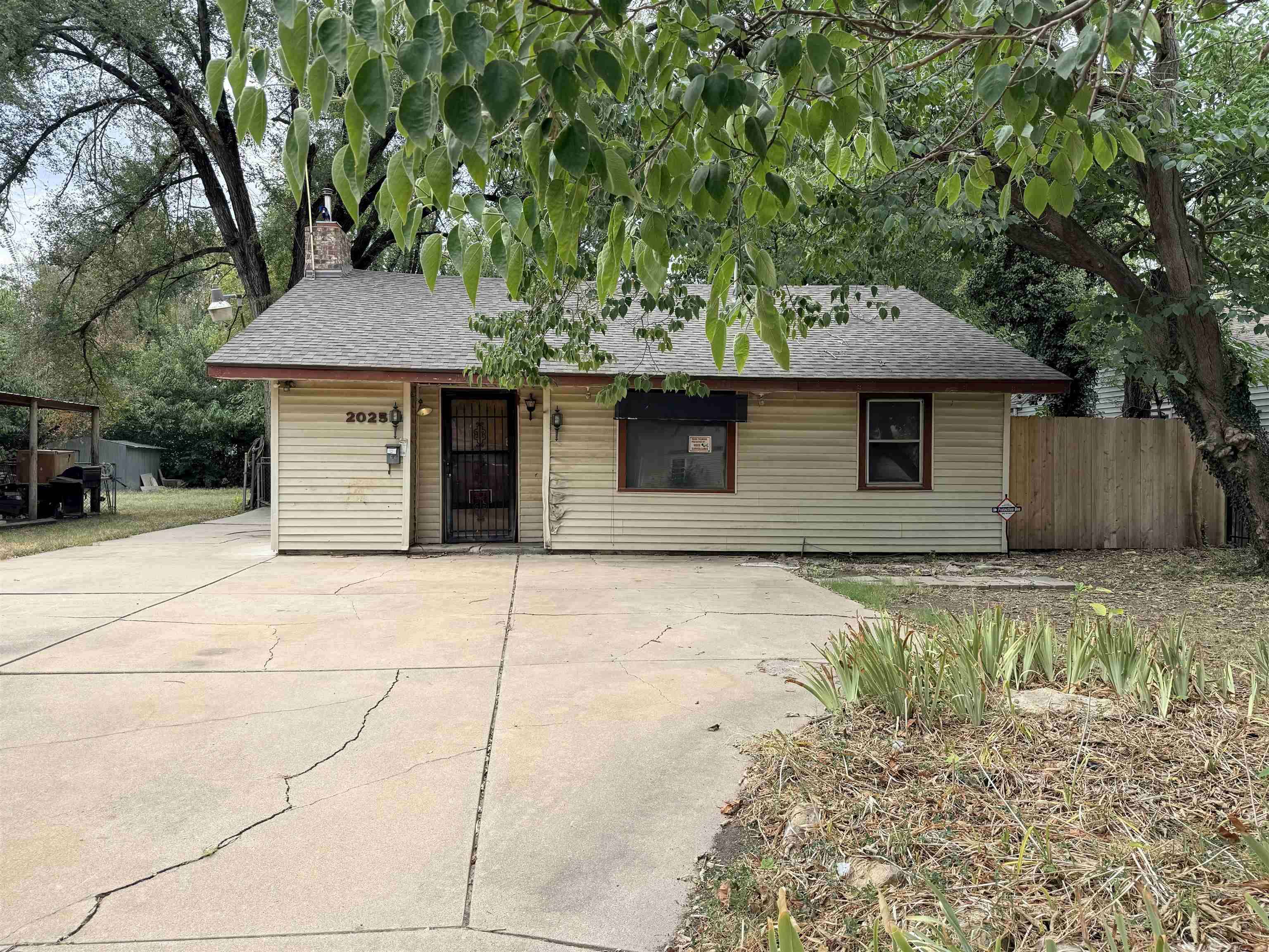2025 S Spruce St Property Photo 1