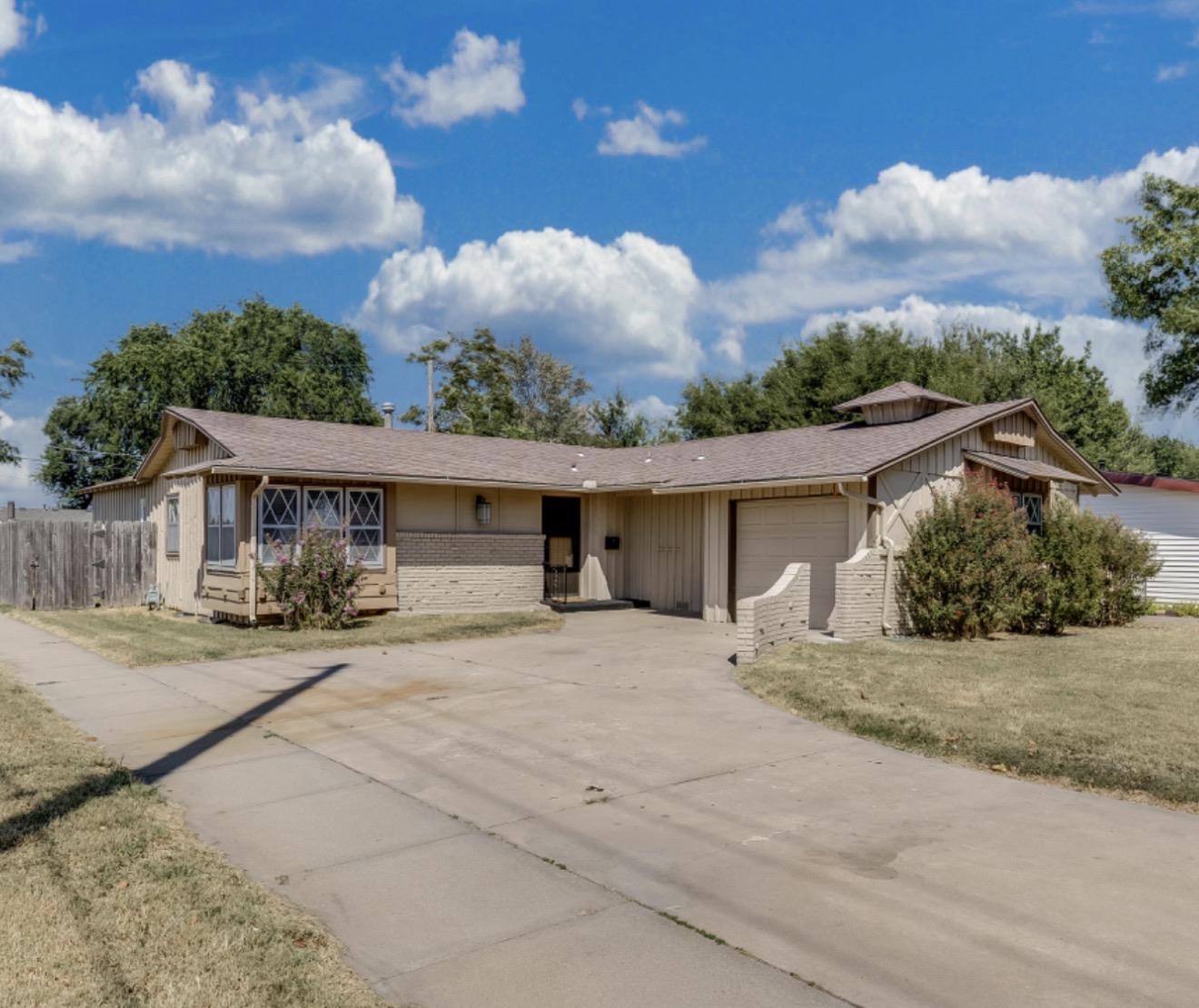 3926 W Westlawn St Property Photo 1