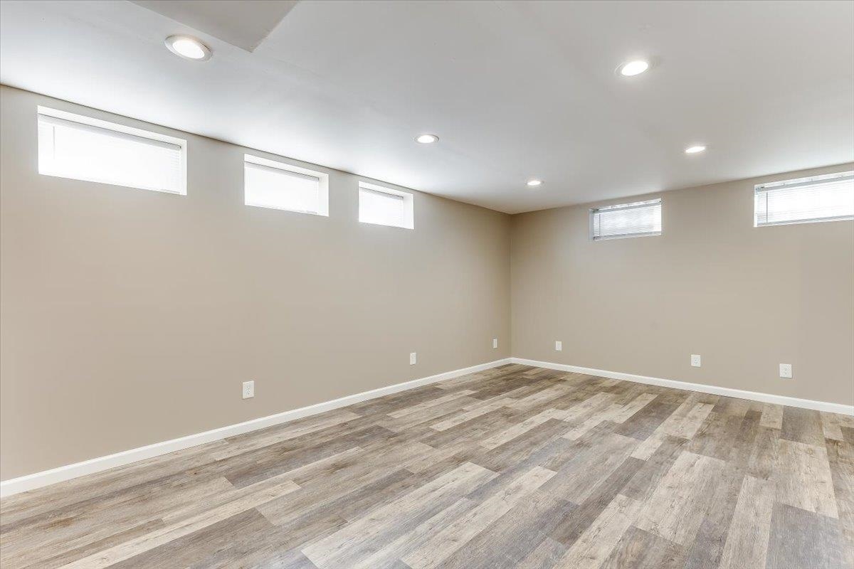 3926 W Westlawn St Property Photo 15