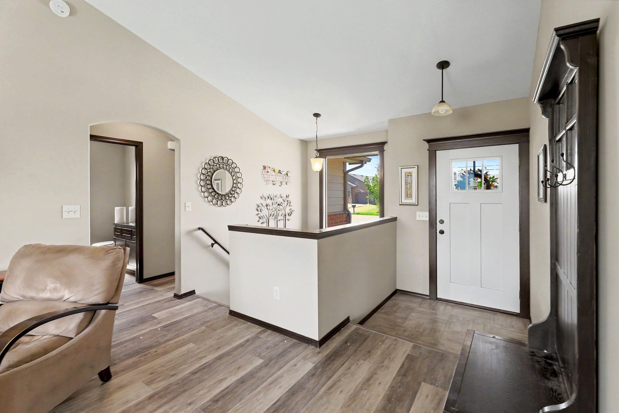 2106 S Wheatland St Property Photo 4