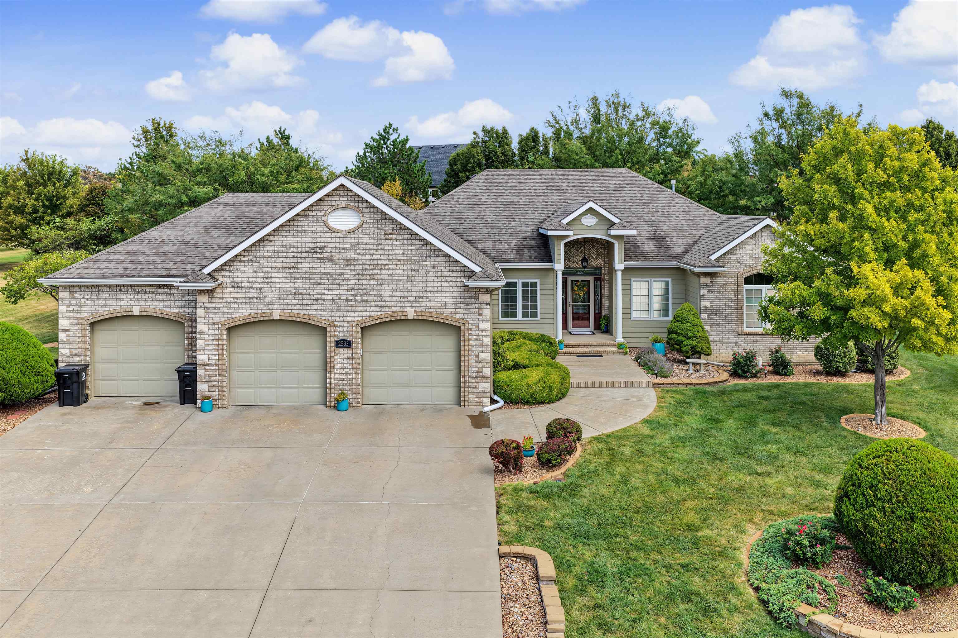 2535 Dundee Ln Property Photo 1