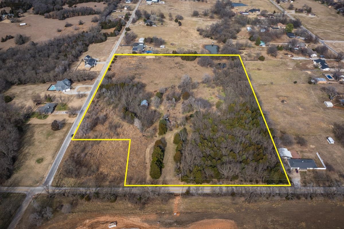 2216 E Chestnut Property Photo 1