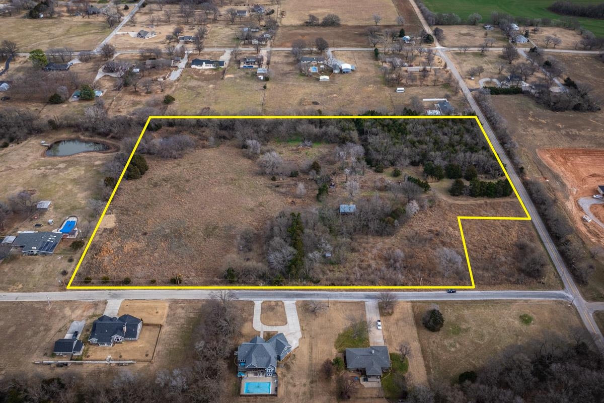 2216 E Chestnut Property Photo 3