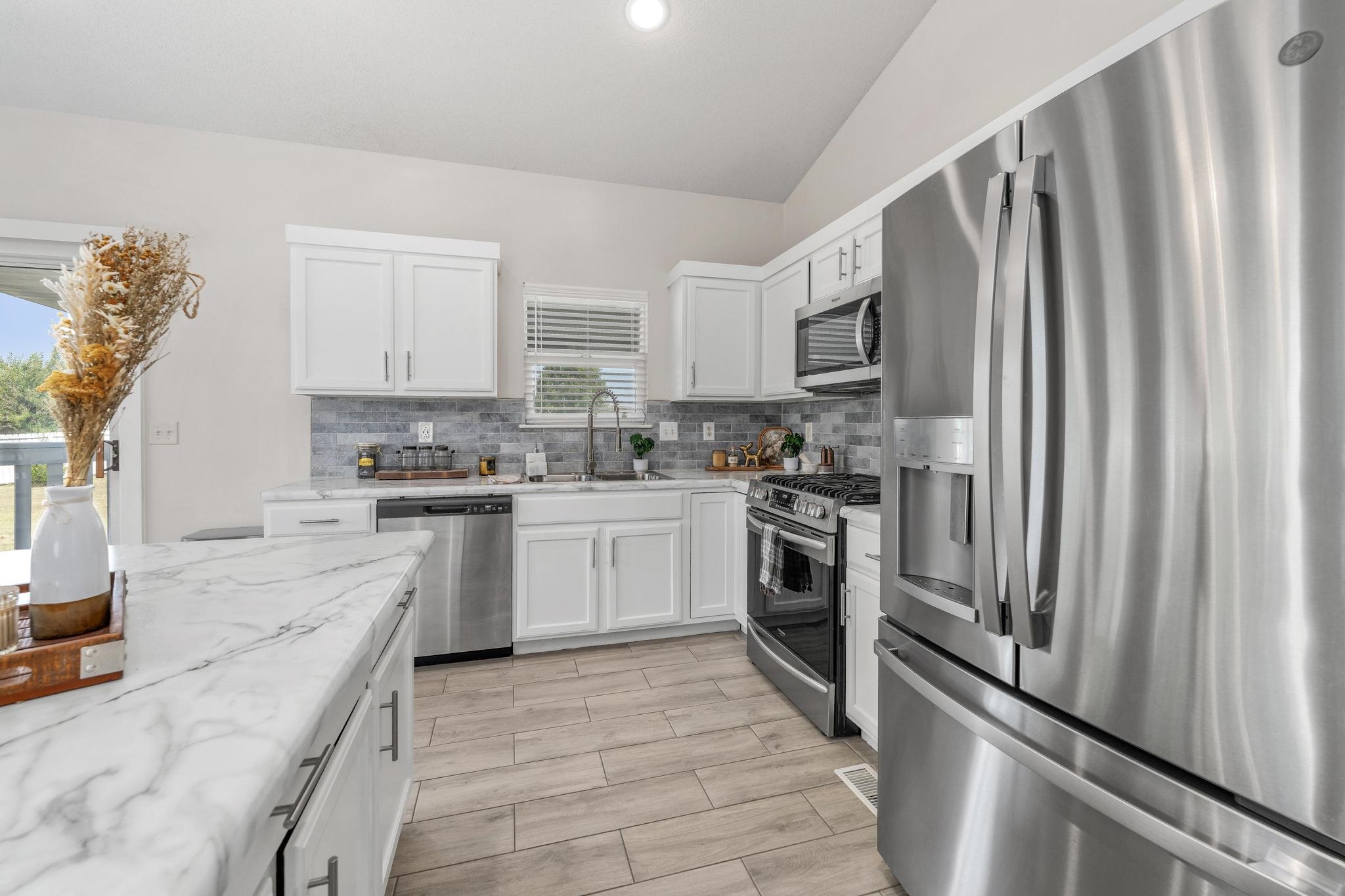 703 S Red Oaks Cir Property Photo 11