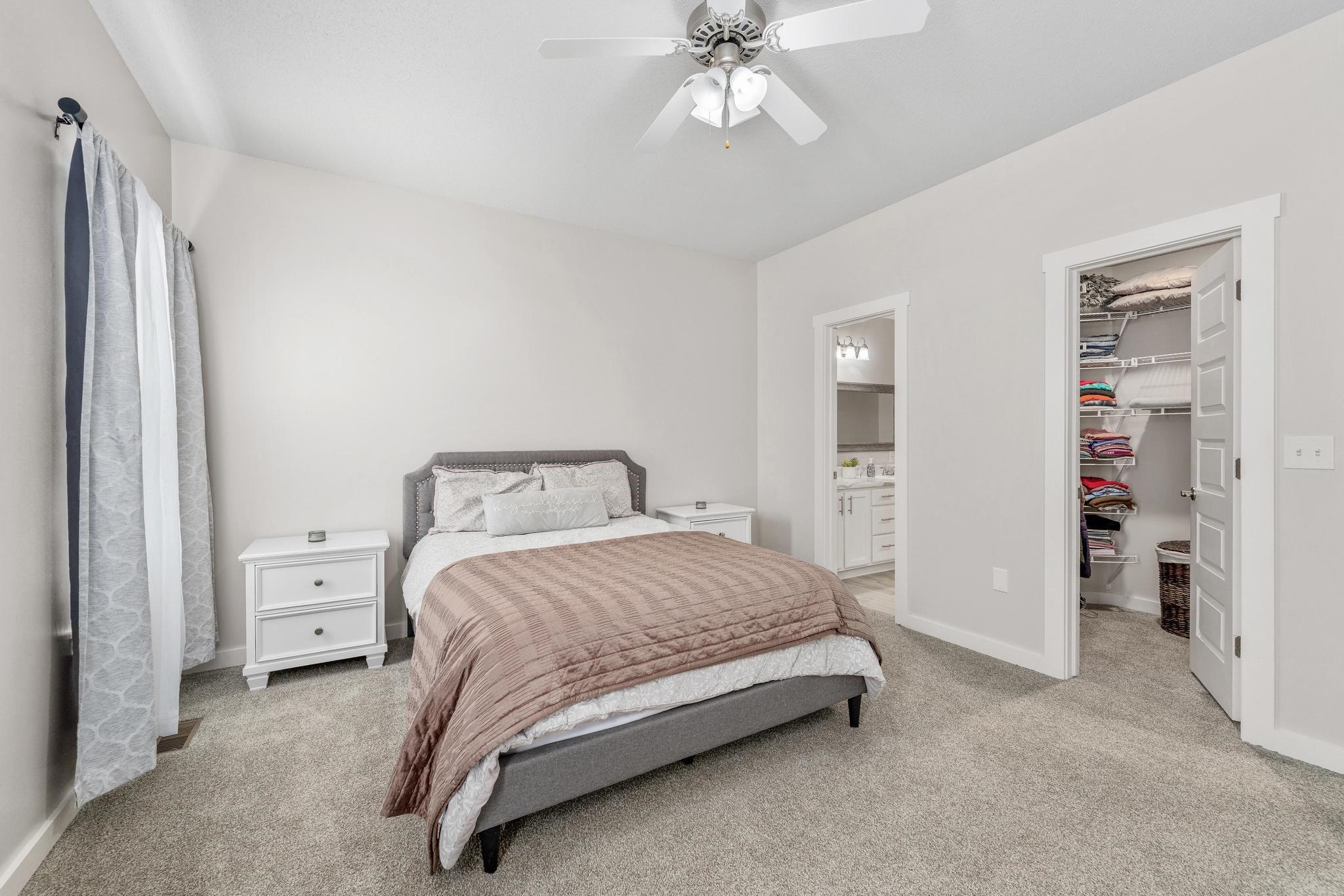 703 S Red Oaks Cir Property Photo 15