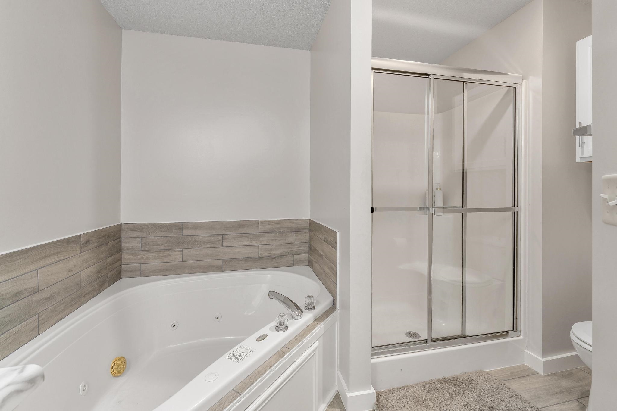 703 S Red Oaks Cir Property Photo 17