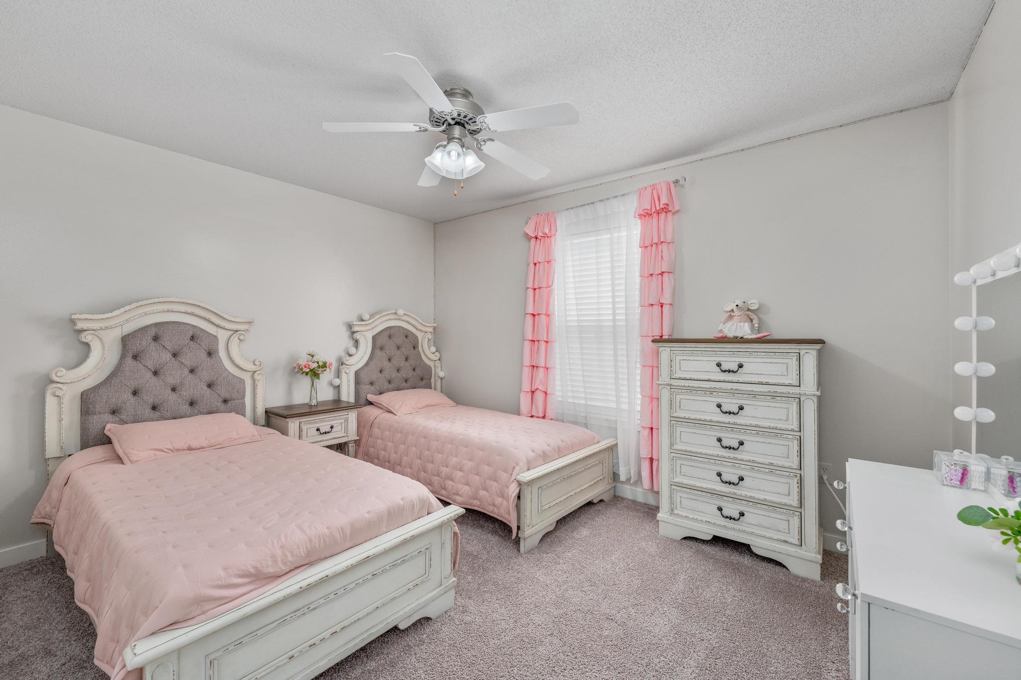 703 S Red Oaks Cir Property Photo 18